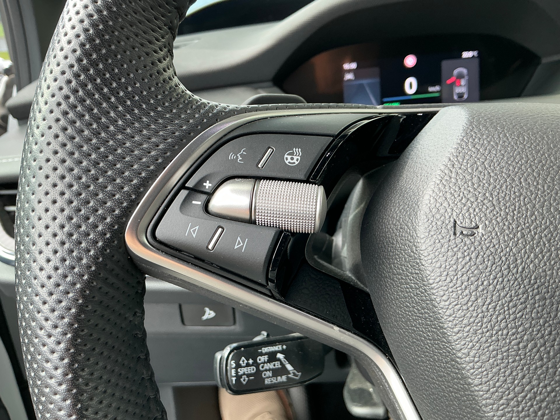 SKODA Enyaq 85x SportLine-image-15