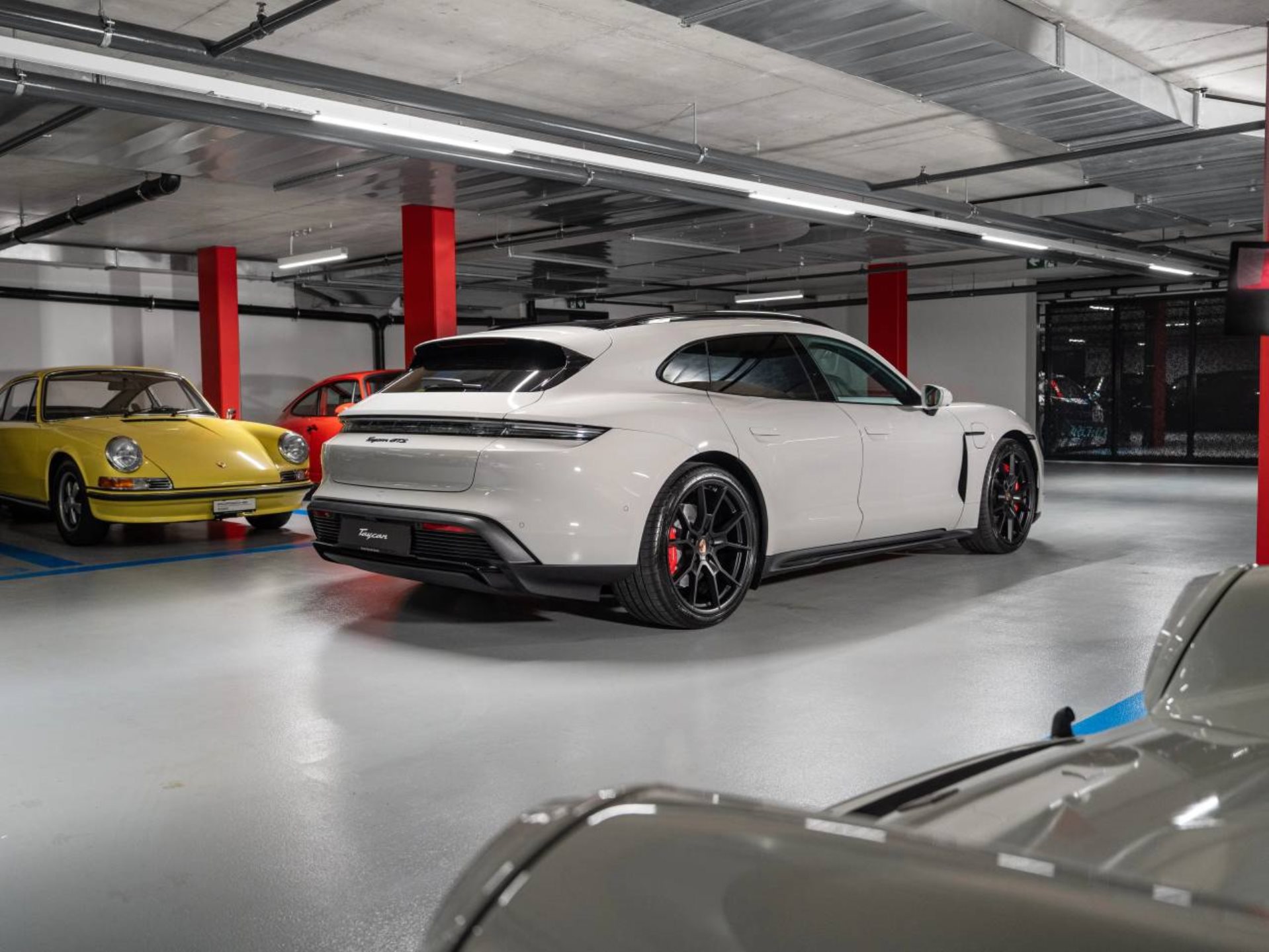 PORSCHE Taycan GTS Sport Turismo-image-6