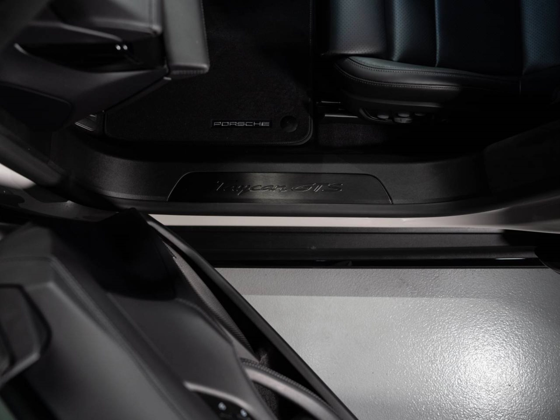 PORSCHE Taycan GTS Sport Turismo-image-19