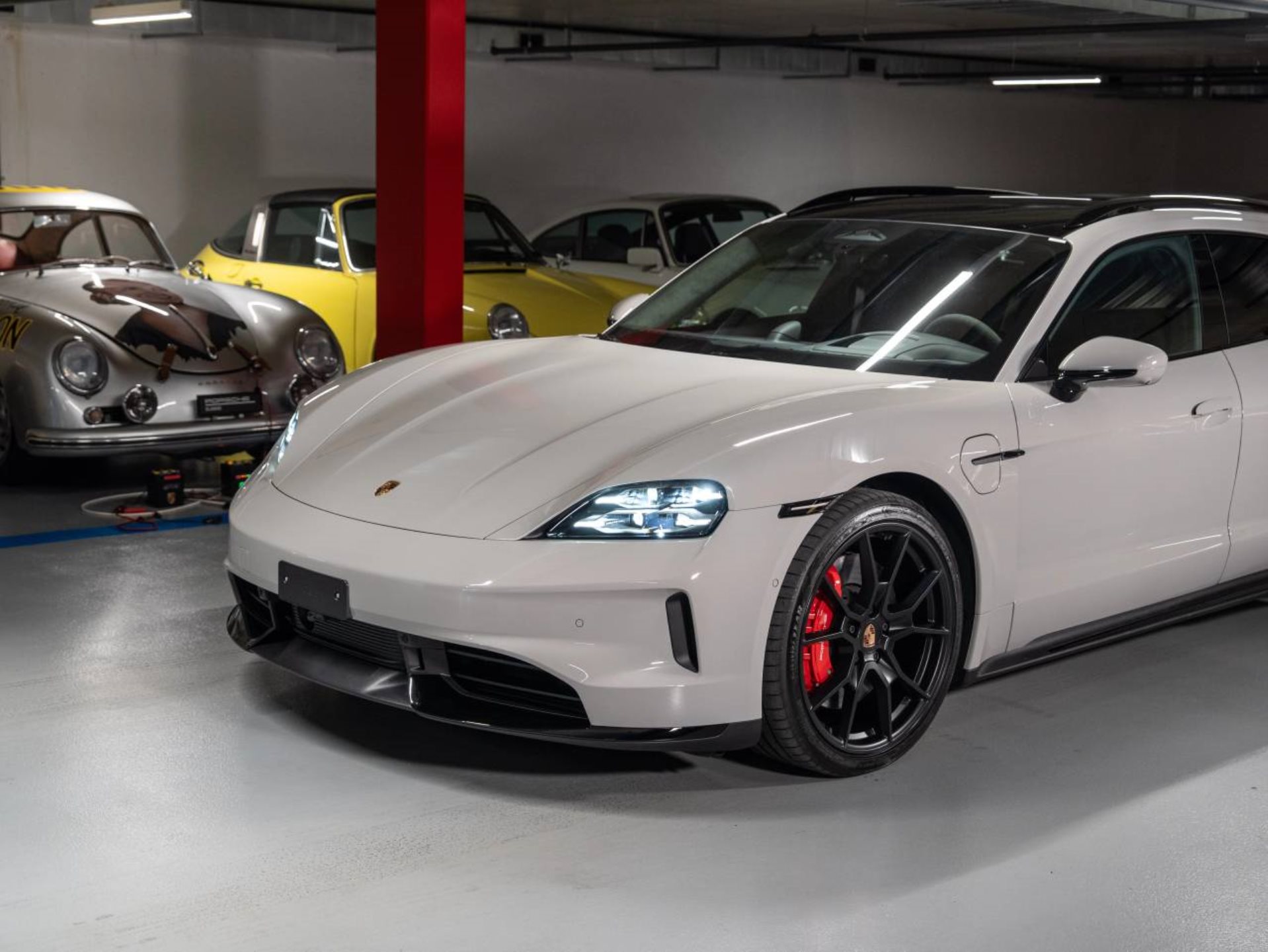 PORSCHE Taycan GTS Sport Turismo-image-22