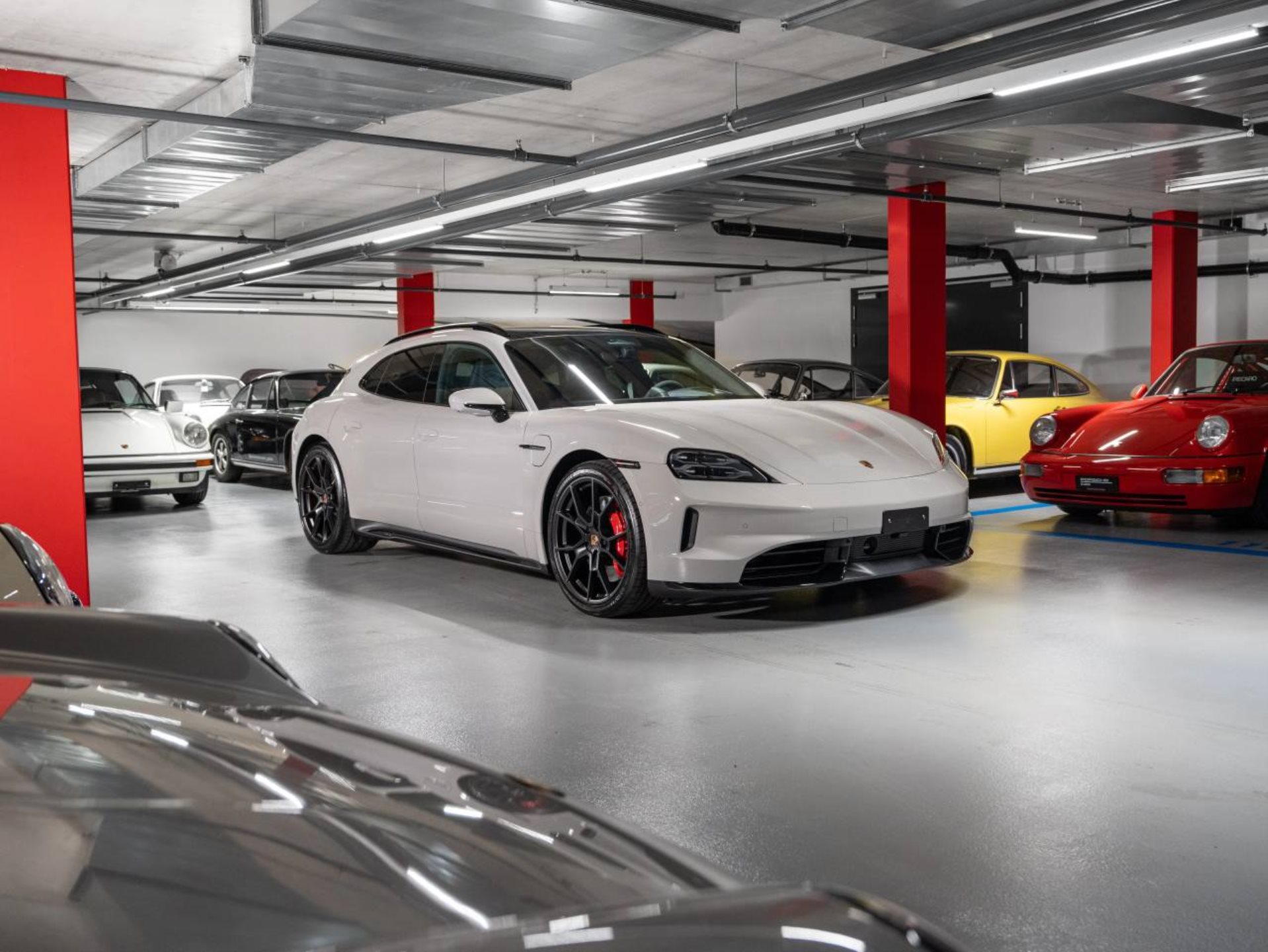 PORSCHE Taycan GTS Sport Turismo-image-7