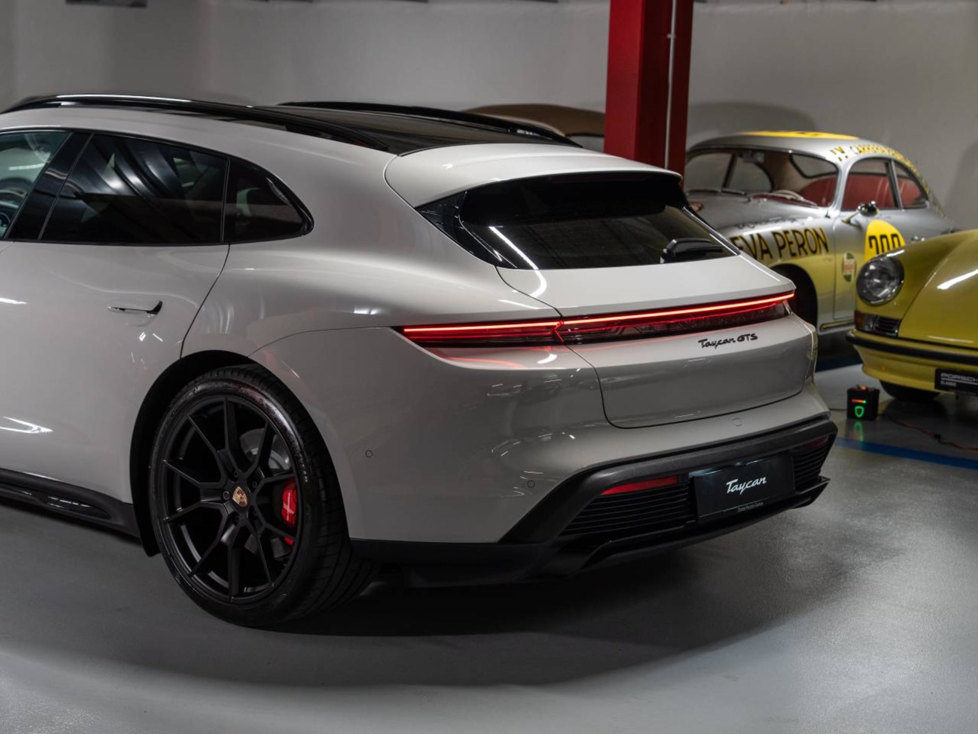 PORSCHE Taycan GTS Sport Turismo-image-24