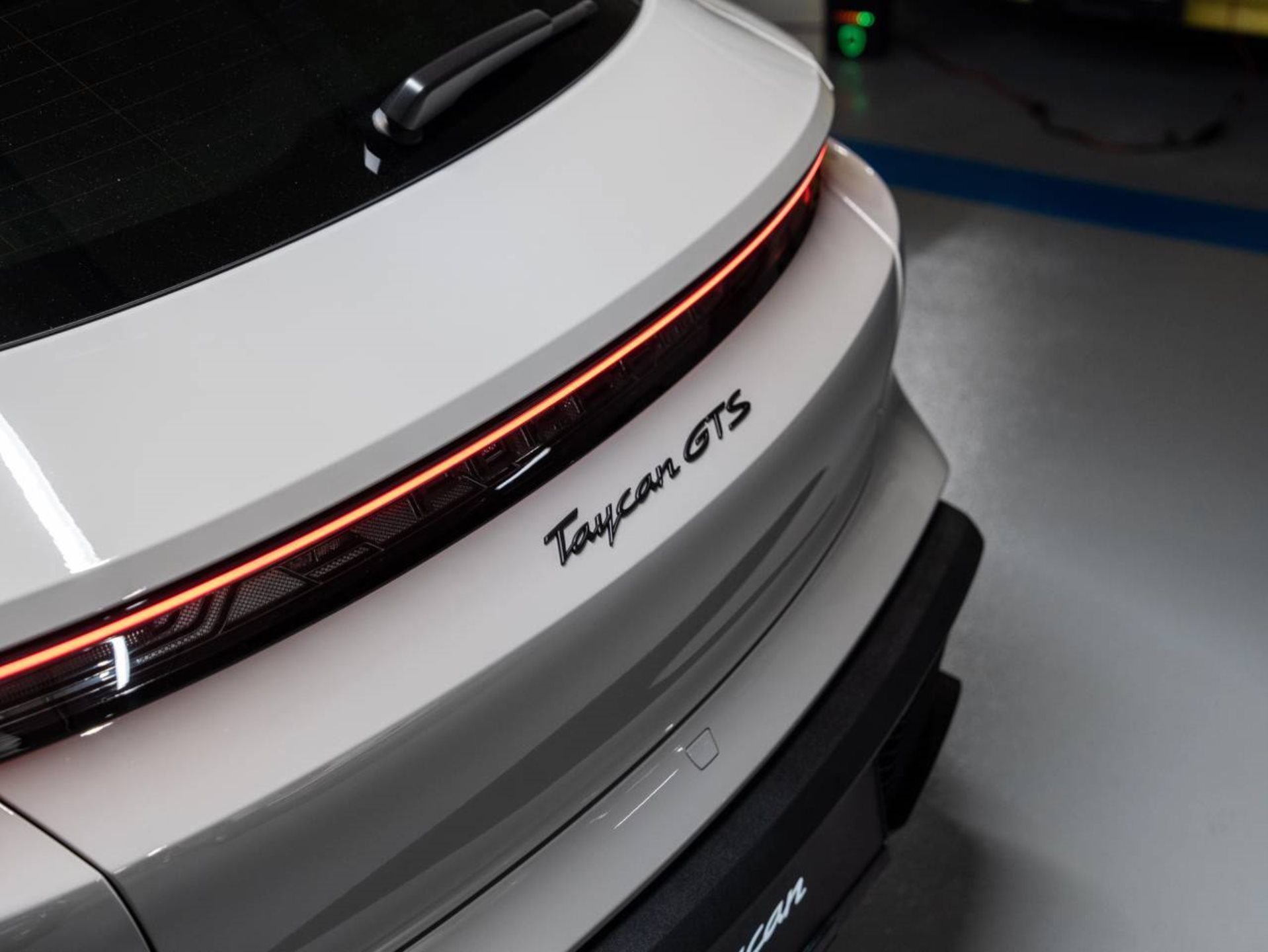PORSCHE Taycan GTS Sport Turismo-image-23