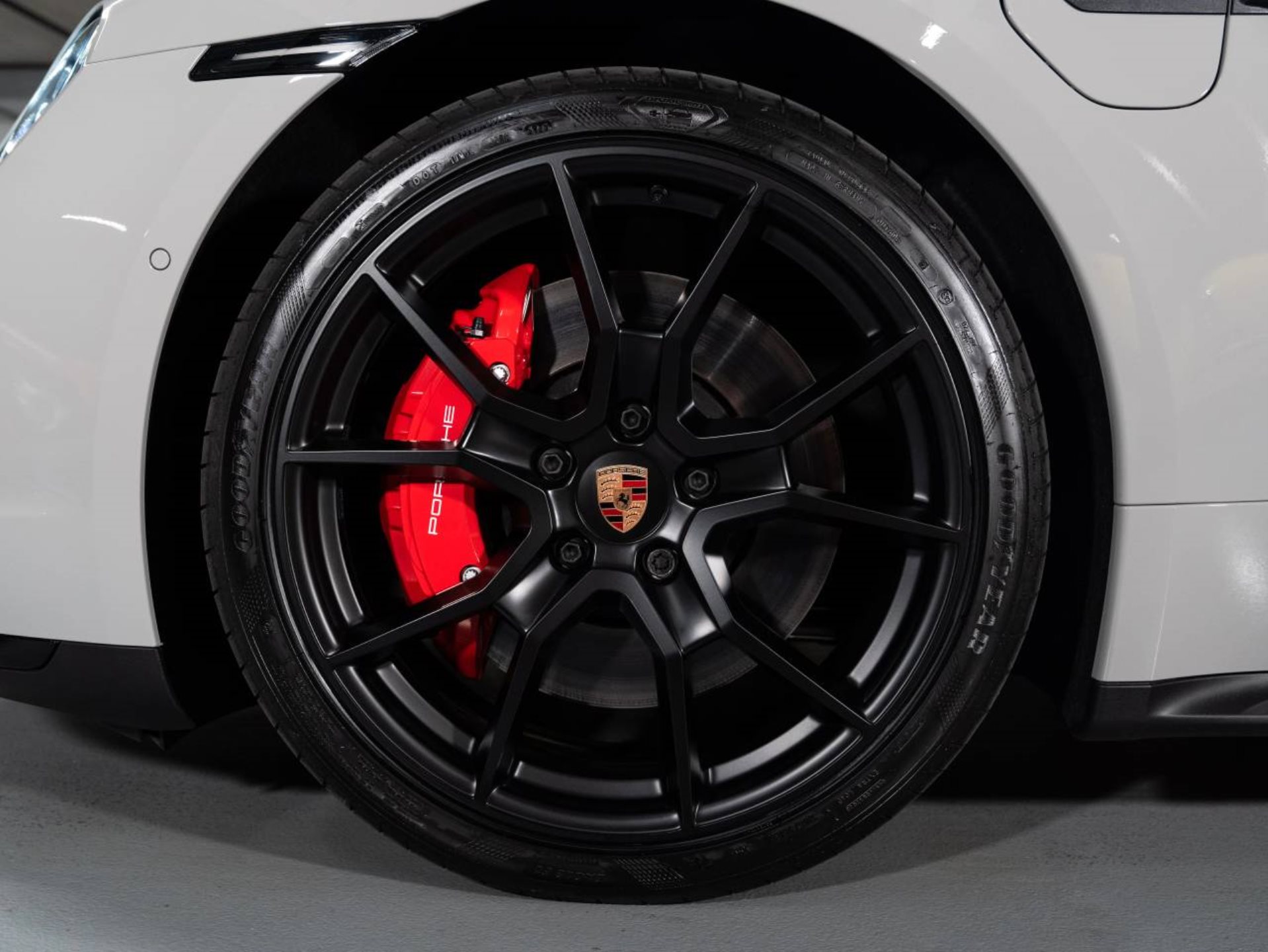 PORSCHE Taycan GTS Sport Turismo-image-20