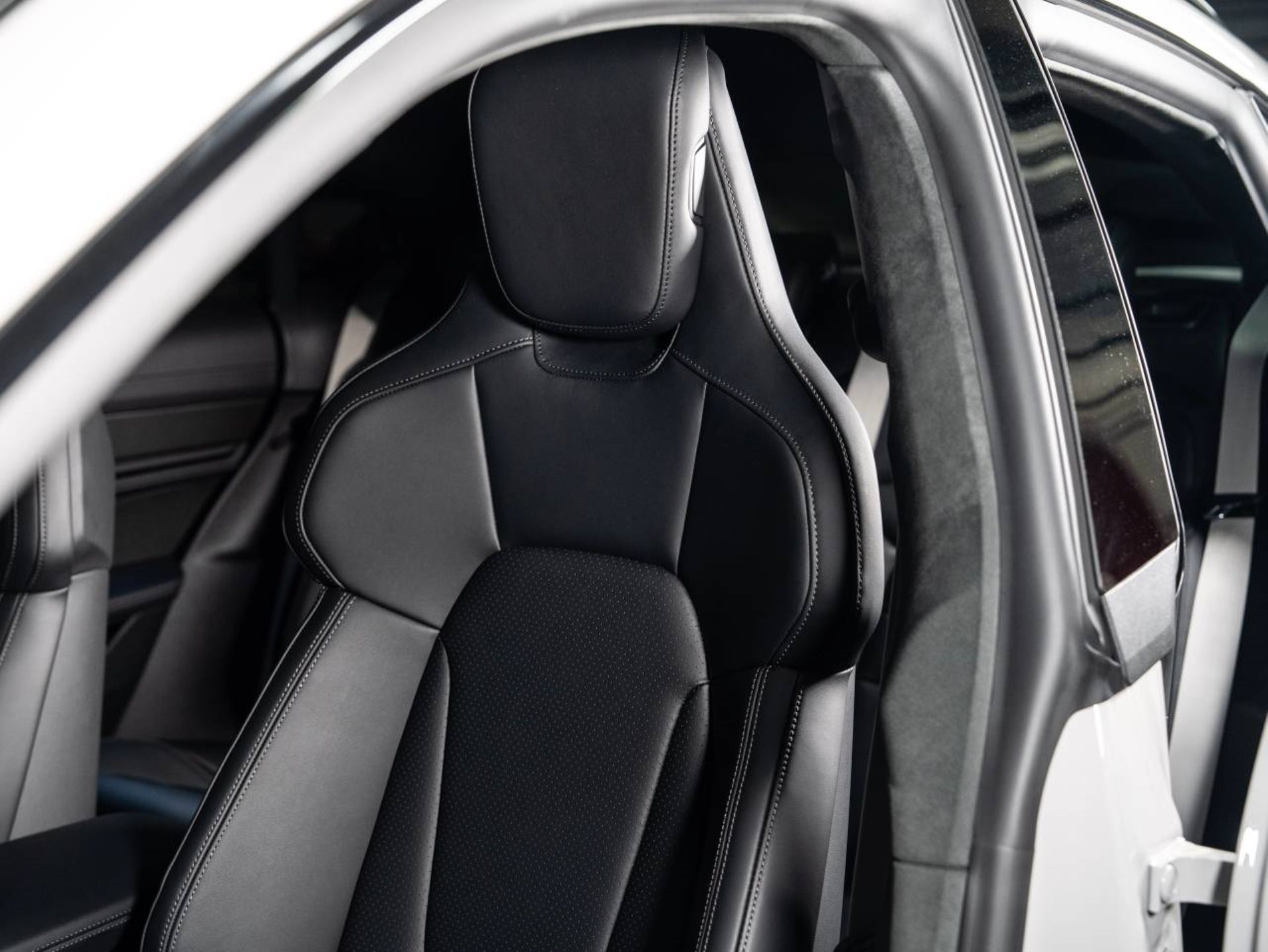 PORSCHE Taycan GTS Sport Turismo-image-15