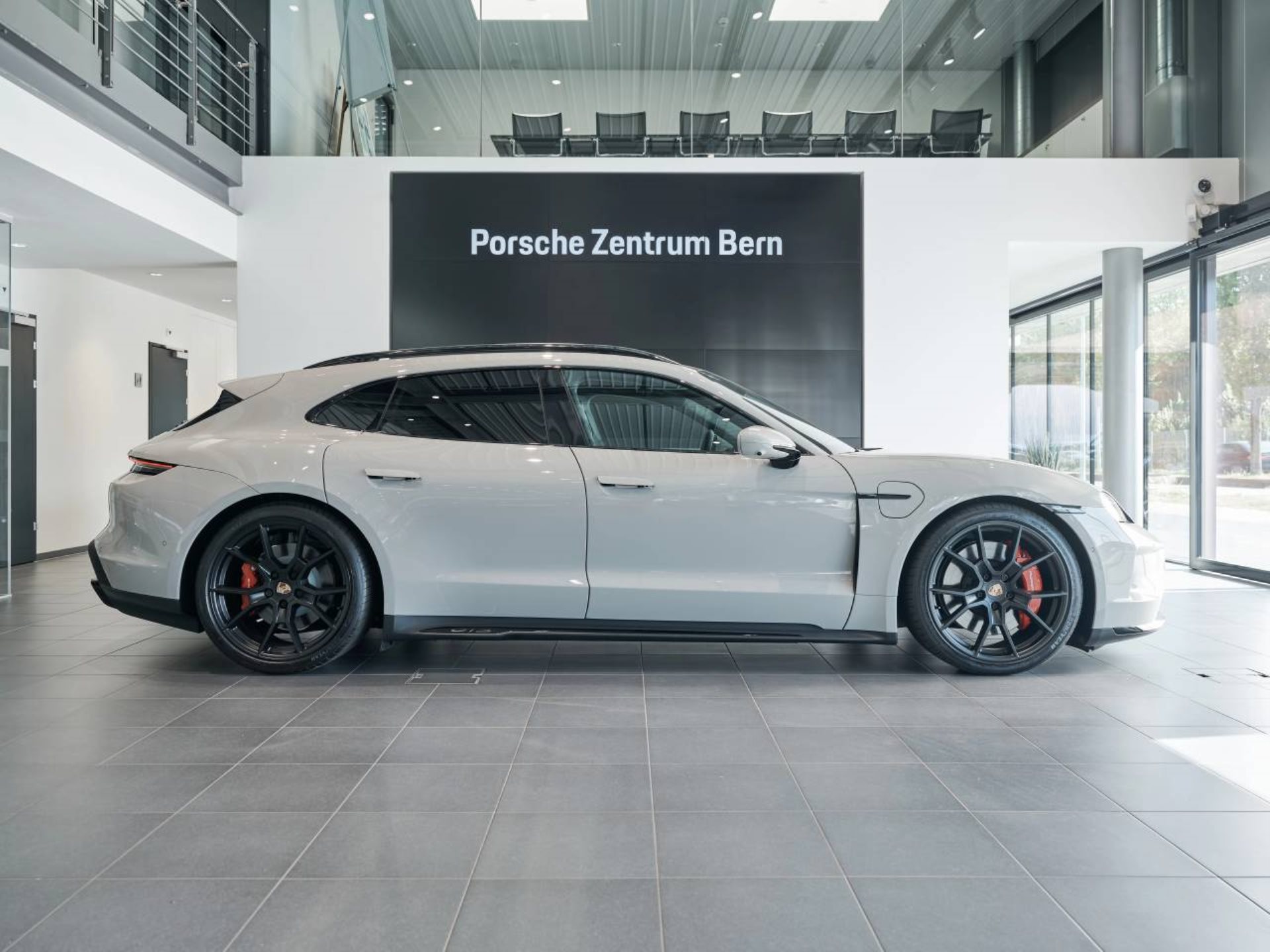 PORSCHE Taycan GTS Sport Turismo-showroom-element-1