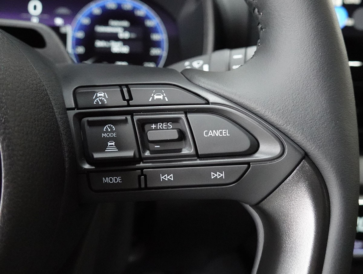 TOYOTA Yaris 1.5 Premium e-CVT, Bitone-image-13