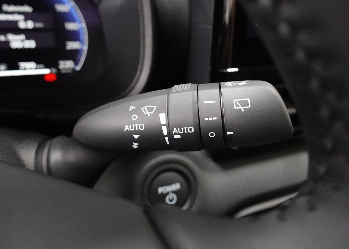 TOYOTA Yaris 1.5 Premium e-CVT, Bitone-image-15