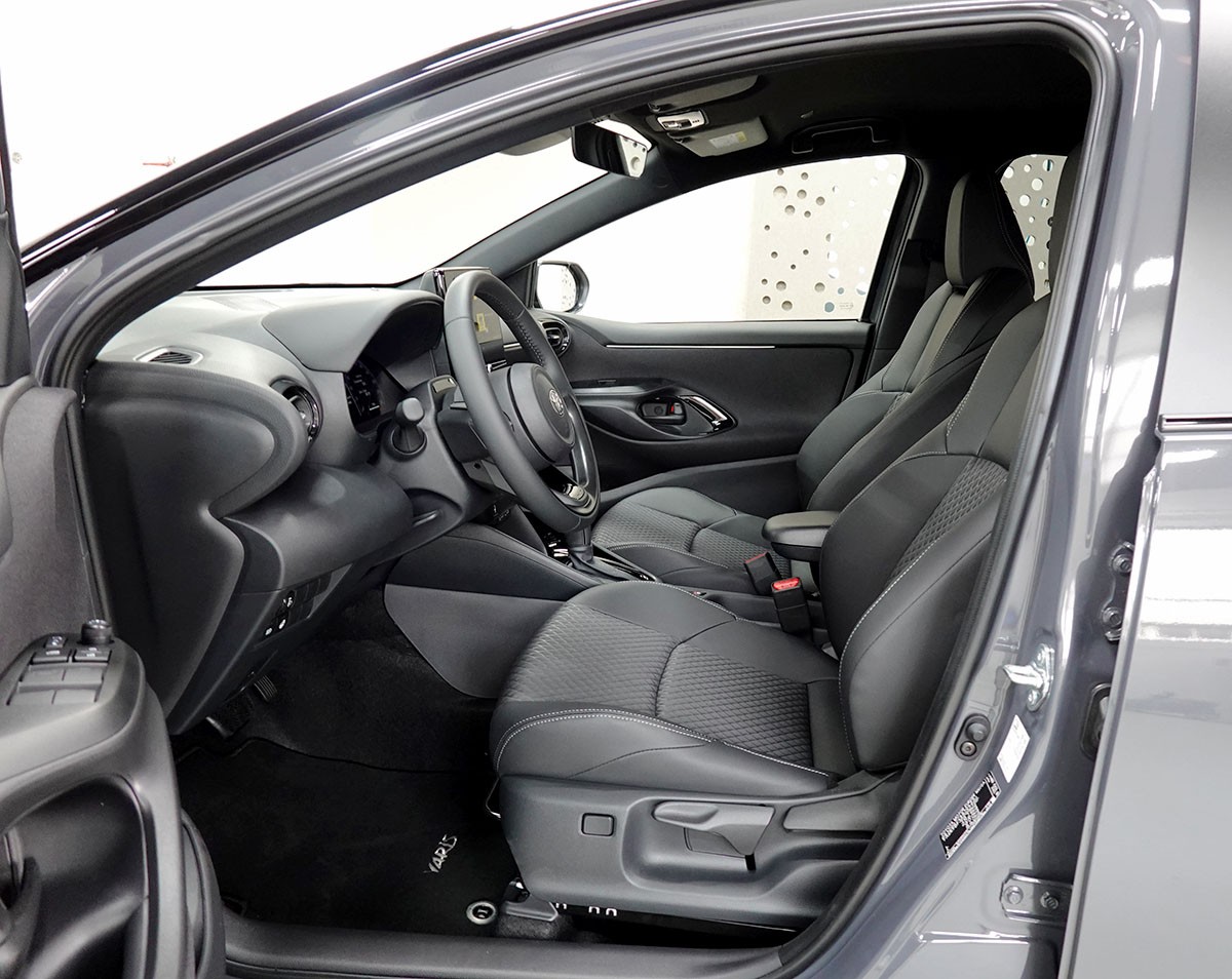 TOYOTA Yaris 1.5 Premium e-CVT, Bitone-image-5
