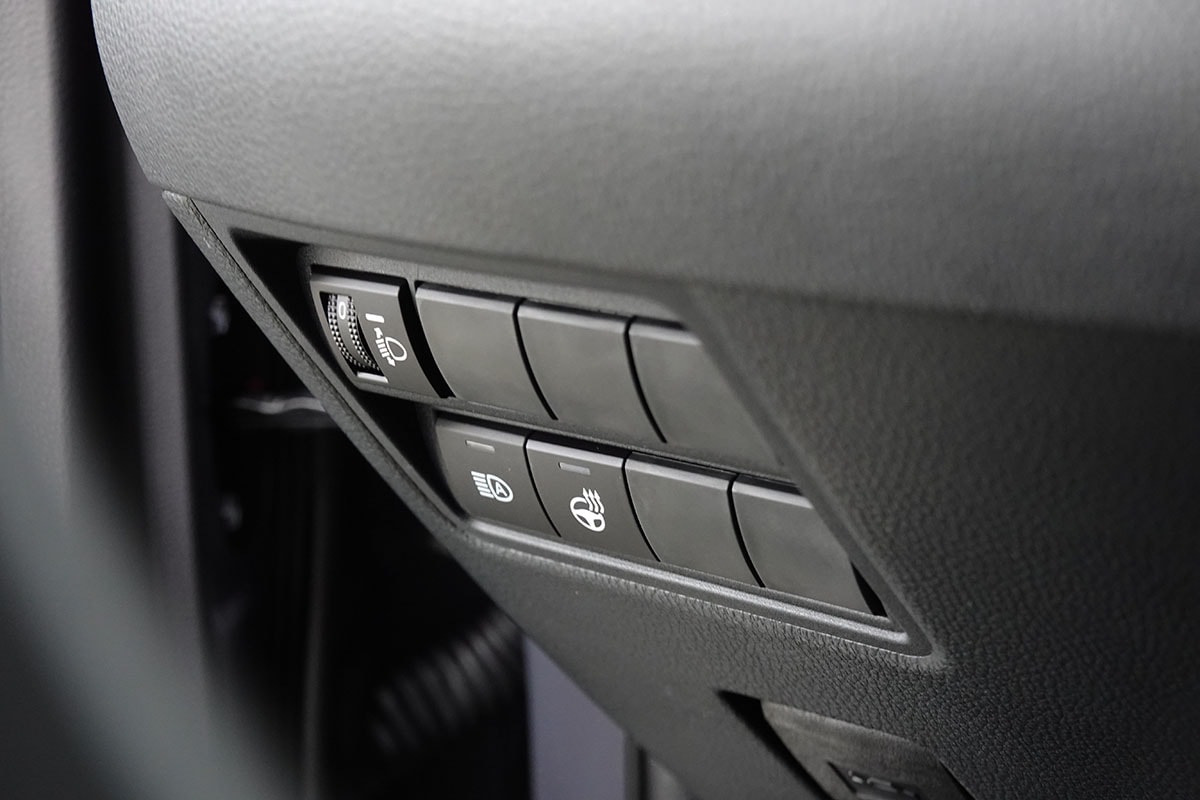 TOYOTA Yaris 1.5 Premium e-CVT, Bitone-image-16