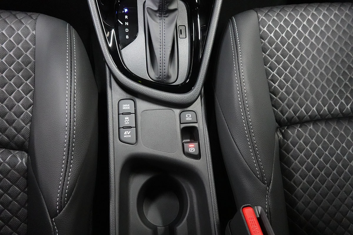 TOYOTA Yaris 1.5 Premium e-CVT, Bitone-image-11