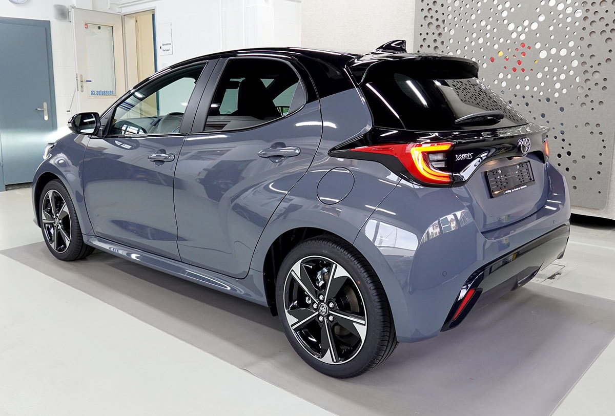 TOYOTA Yaris 1.5 Premium e-CVT, Bitone-image-2