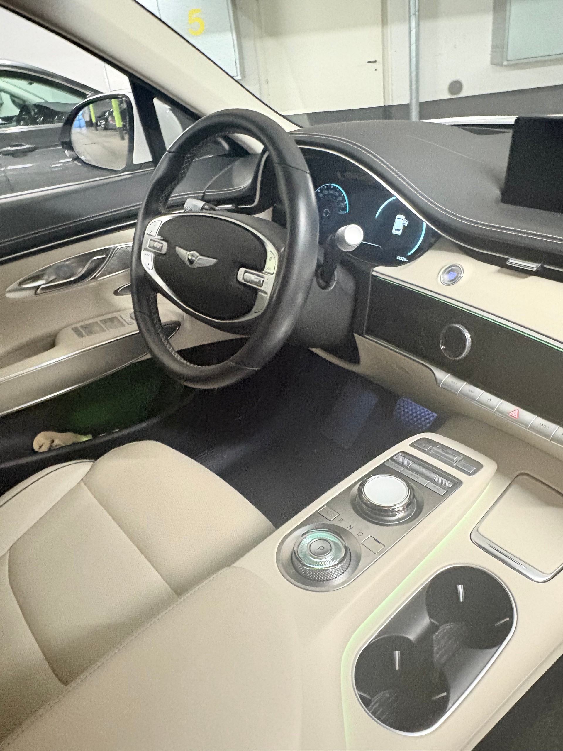 GENESIS 2.5T Luxury-image-1