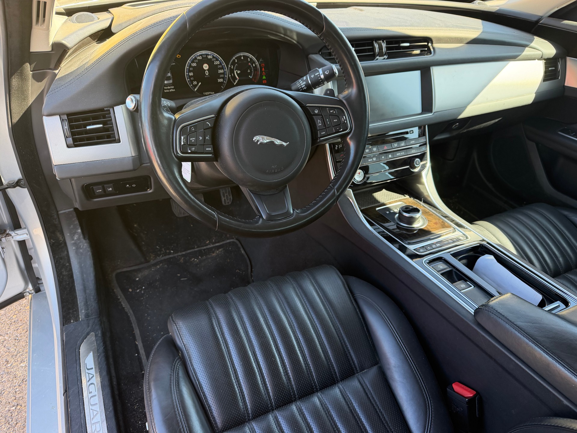 JAGUAR XF 35t Prestige AWD-image-10