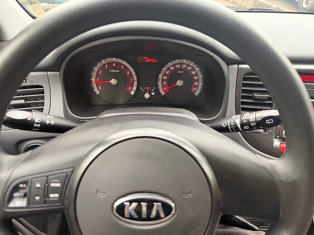 KIA Rio 1.4 16V _seven-image-4