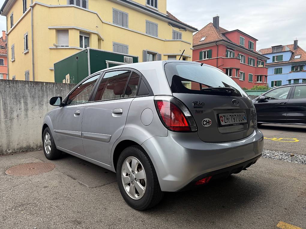 KIA Rio 1.4 16V _seven-image-1