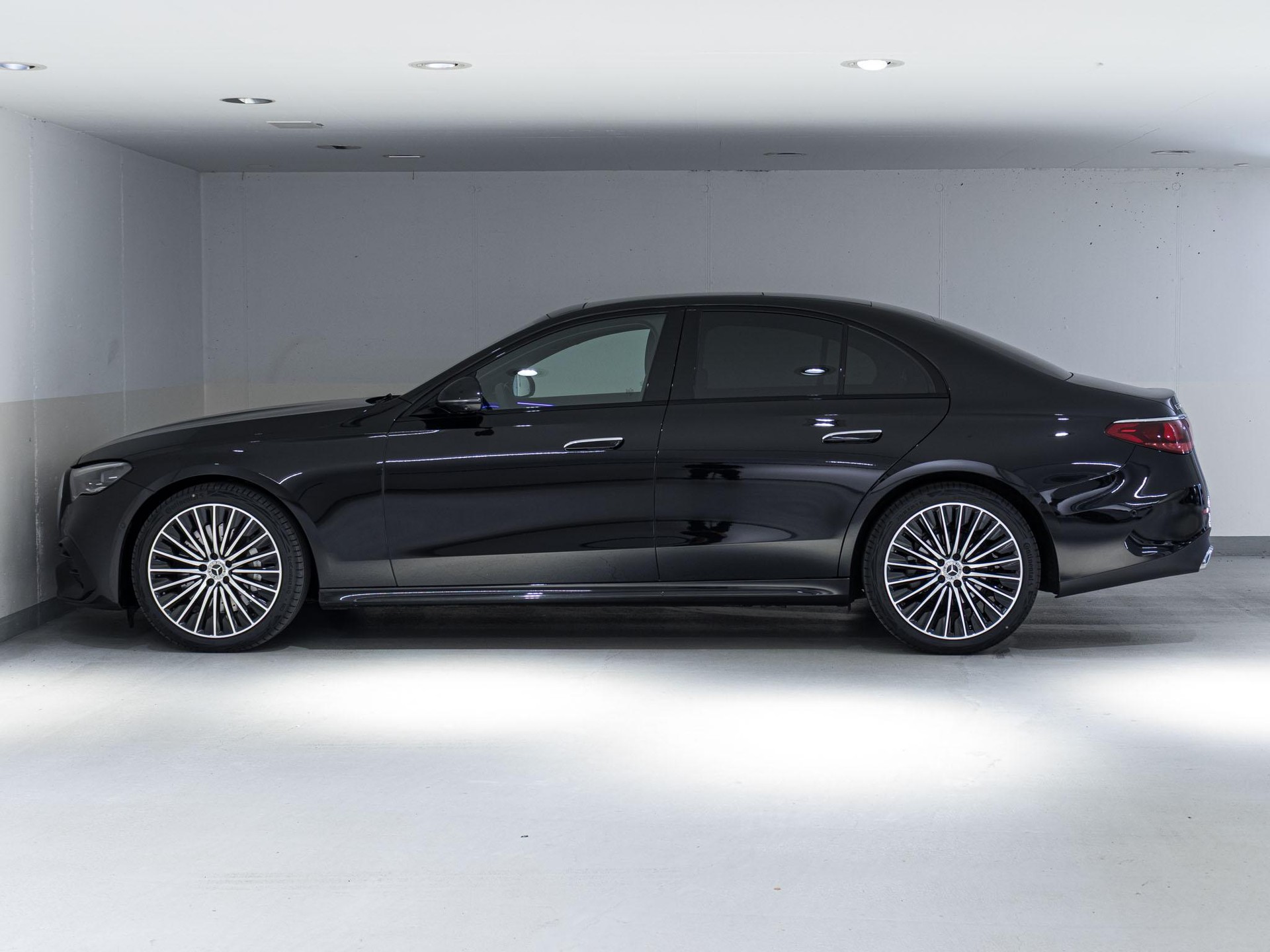 MERCEDES-BENZ E 220 d 4MATIC-image-4
