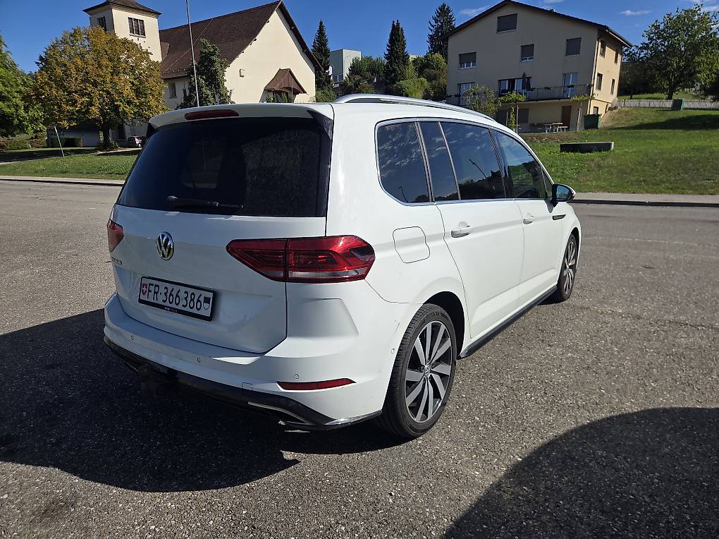 VW Touran 2.0 TDI BlueMotion Technology Highline DSG-image-2