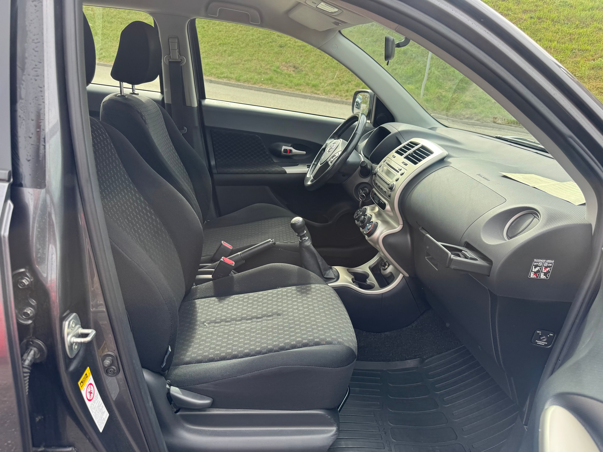 TOYOTA UrbanCruiser 1.4 D-4D Linea Terra 4WD-image-7