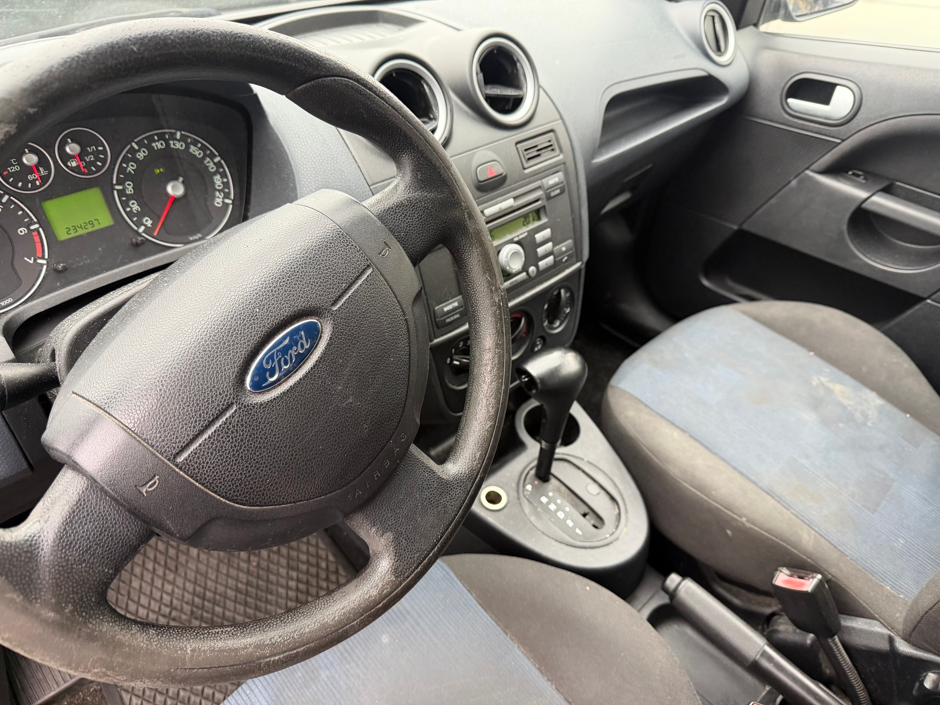 FORD Fiesta 1.6 16V Techno-image-8