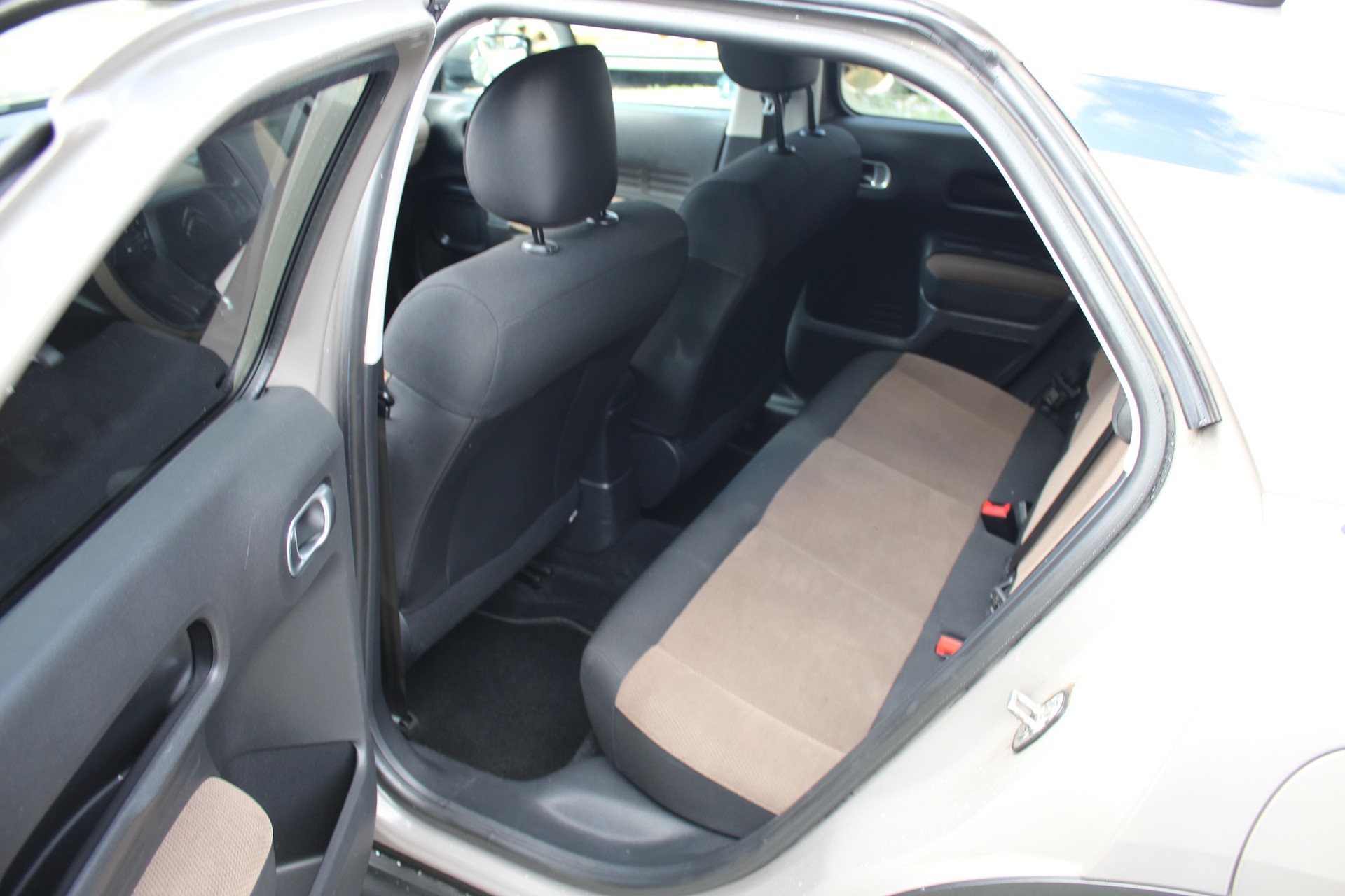 CITROEN C4 Cactus 1.6 BlueHDi Shine-image-5