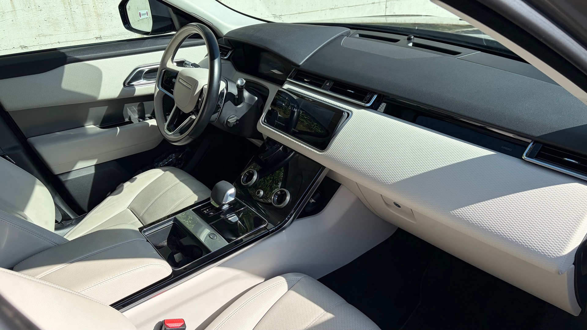LAND ROVER 2.0 T SE-image-1