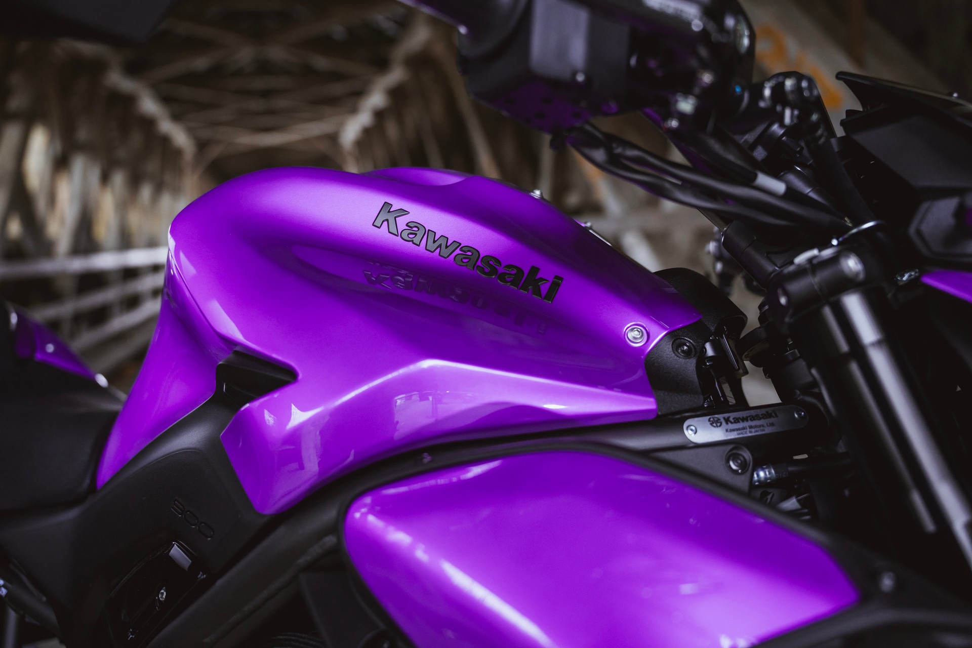 KAWASAKI Z 900 (35kW) MY27 - Sonderumbau violett-showroom-element-1