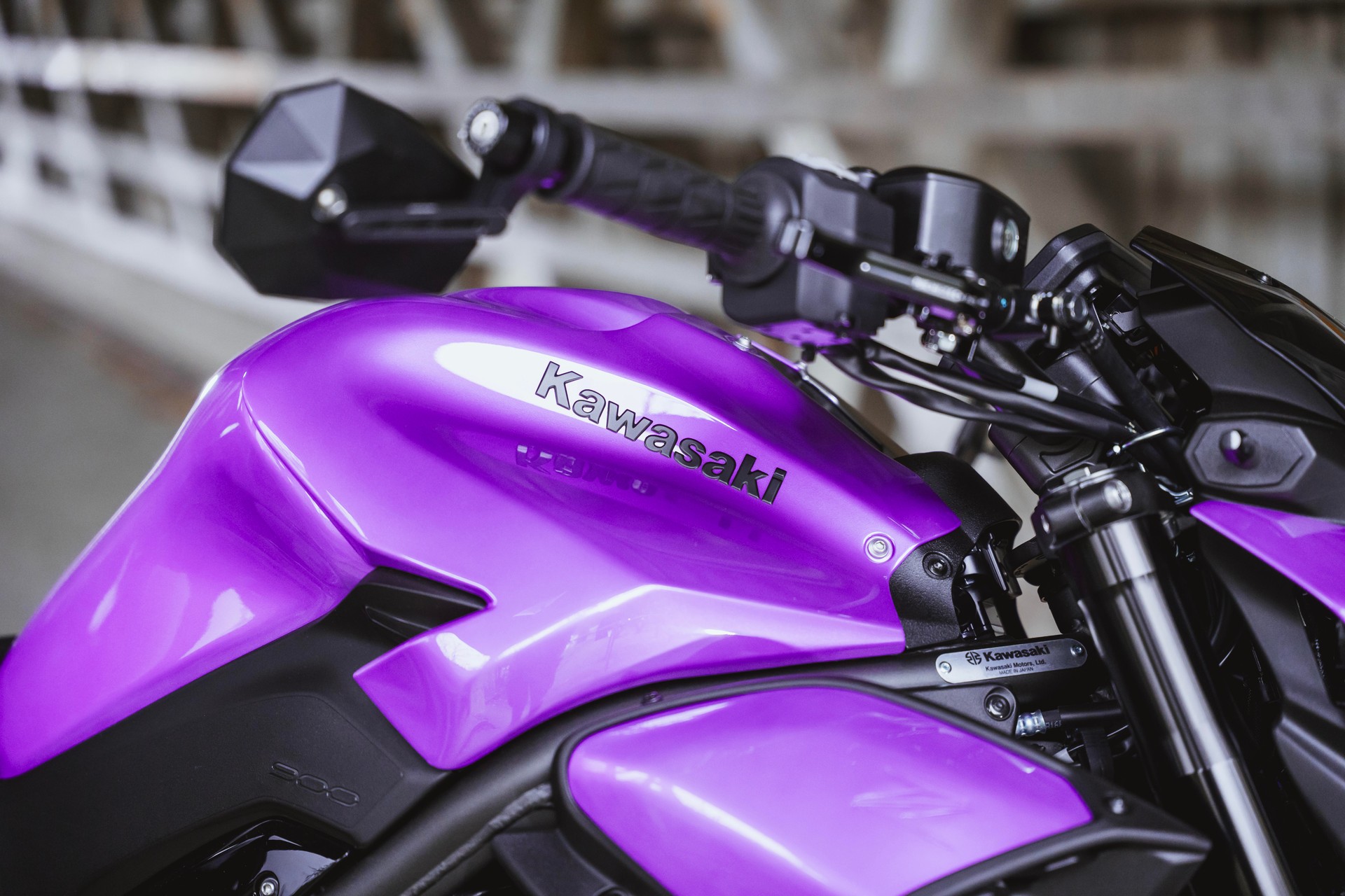 KAWASAKI Z 900 (35kW) MY27 - Sonderumbau violett-showroom-element-3