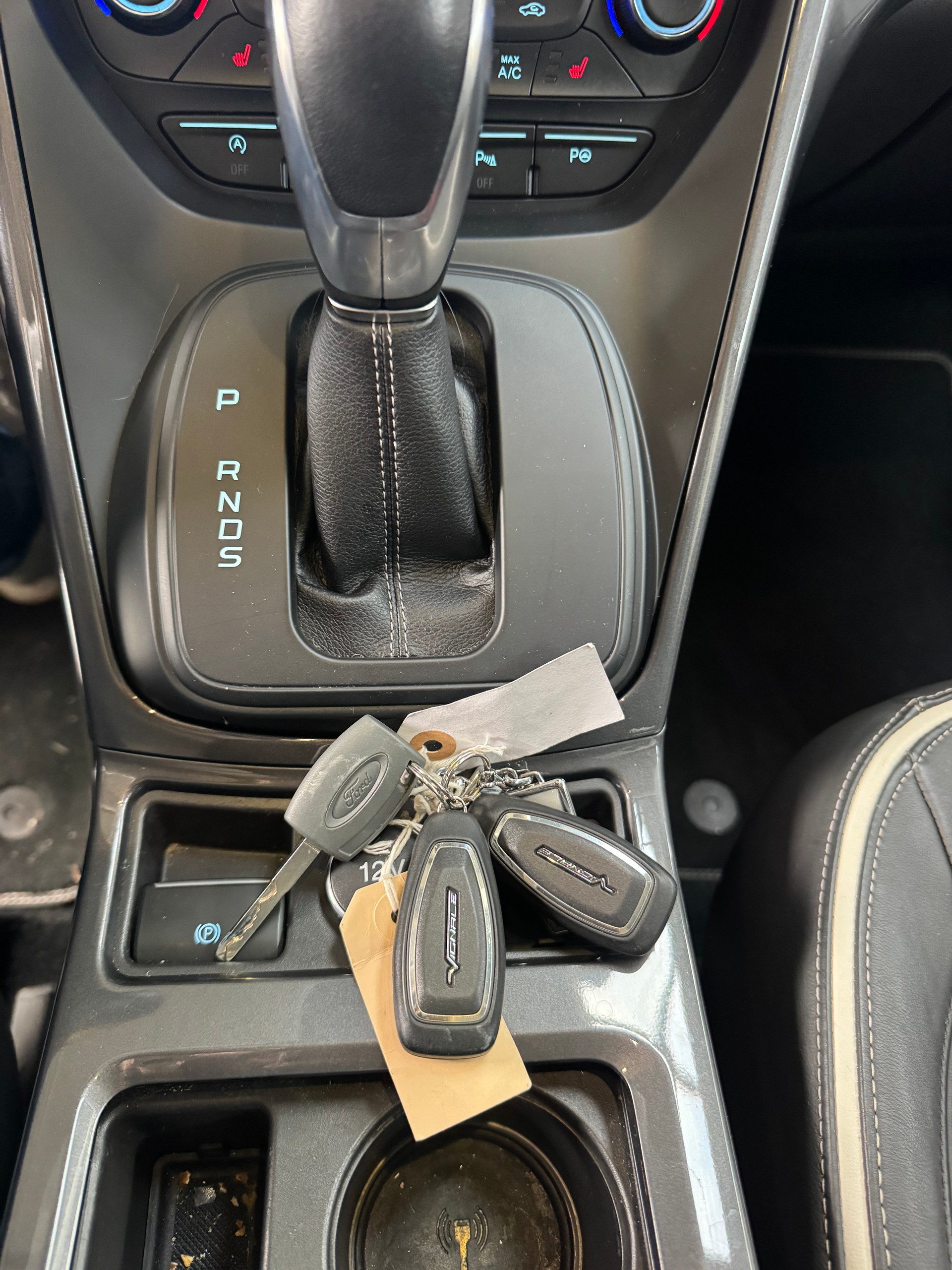 FORD Kuga 2.0 TDCi Vignale 4WD PowerShift-image-18