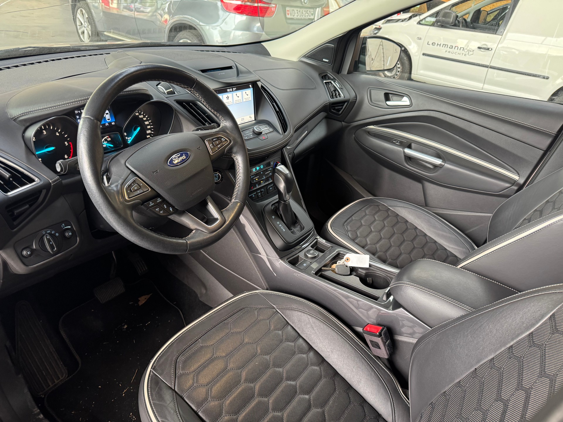 FORD Kuga 2.0 TDCi Vignale 4WD PowerShift-image-12