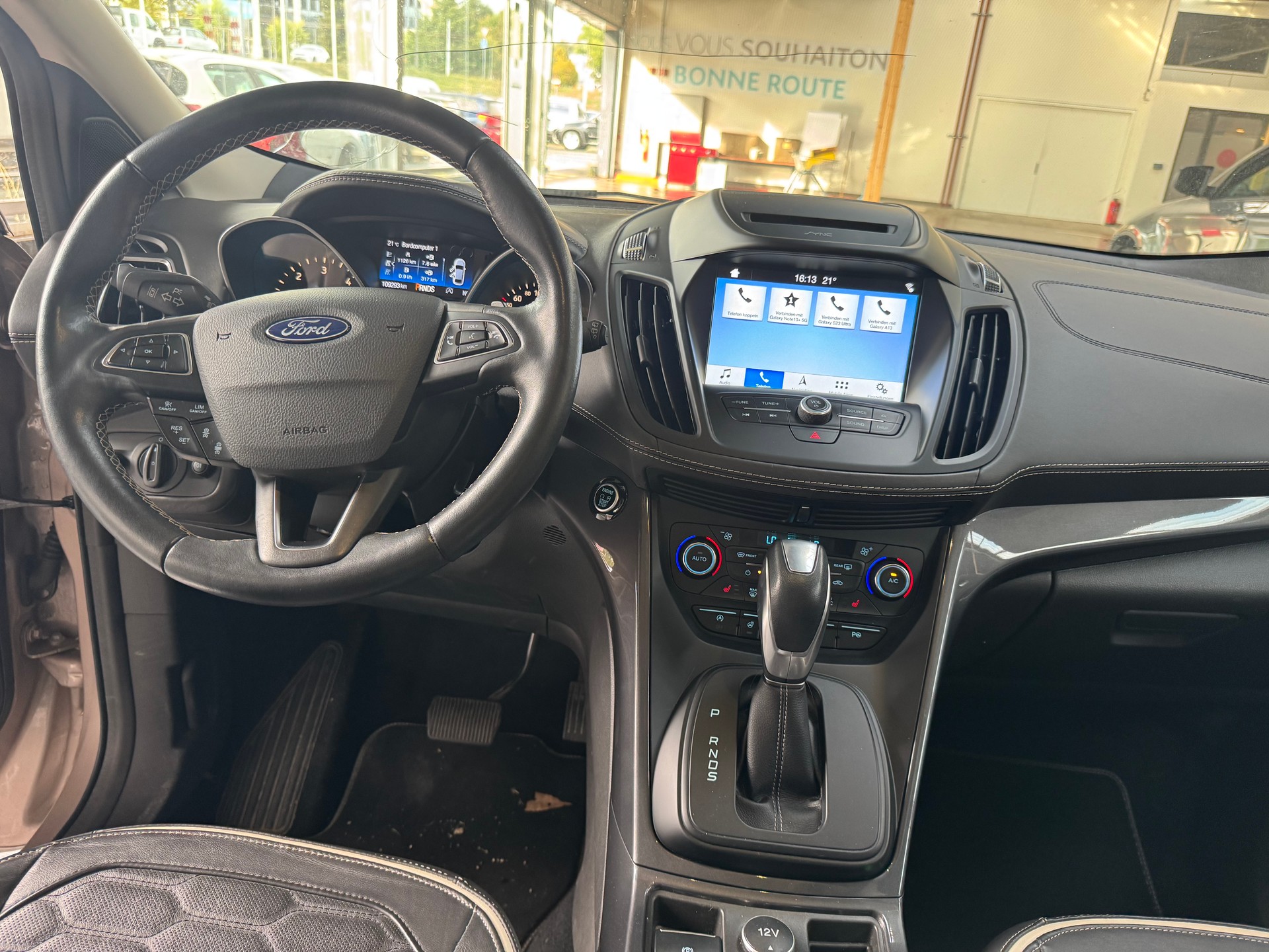 FORD Kuga 2.0 TDCi Vignale 4WD PowerShift-image-13