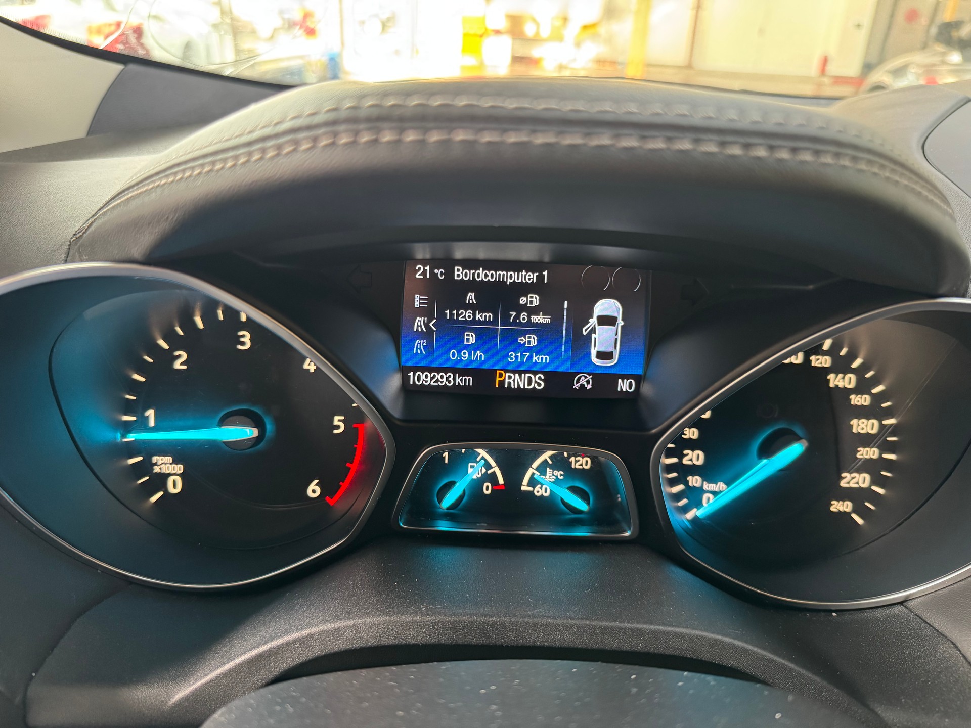 FORD Kuga 2.0 TDCi Vignale 4WD PowerShift-image-16