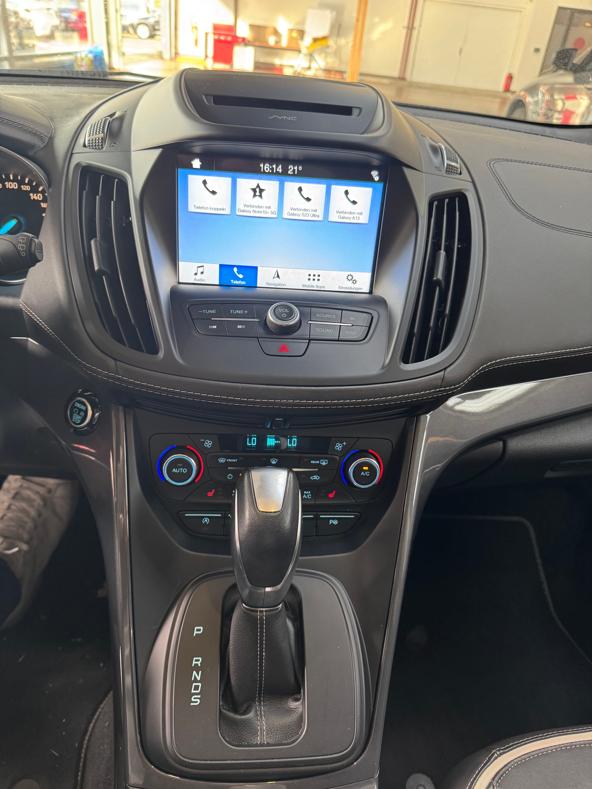 FORD Kuga 2.0 TDCi Vignale 4WD PowerShift-image-15