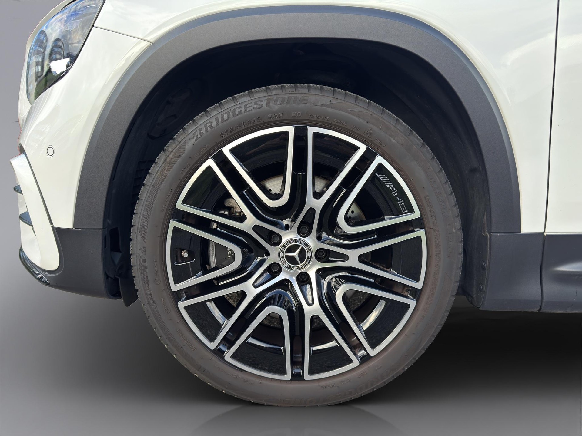 MERCEDES-BENZ GLB-Klasse X247 GLB 220 AMG Line 4matic-image-2