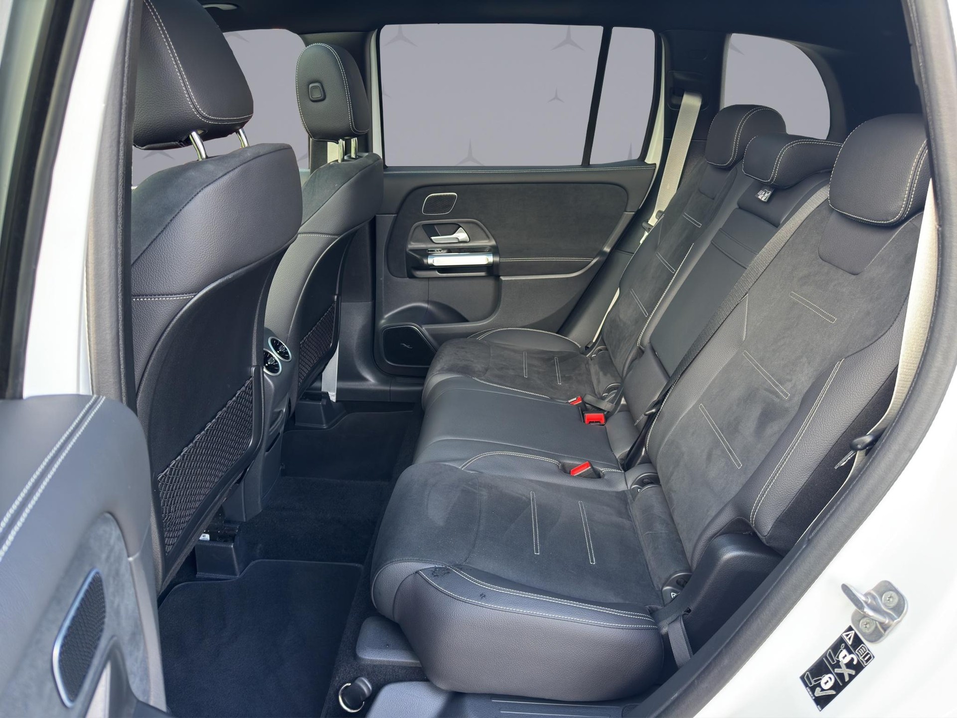 MERCEDES-BENZ GLB-Klasse X247 GLB 220 AMG Line 4matic-image-12