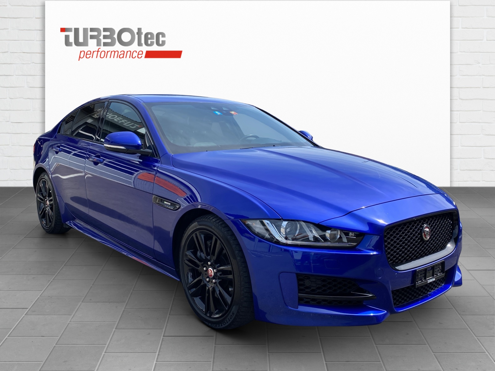 JAGUAR XE 25t 2.0 R-Sport Automatic-image-3