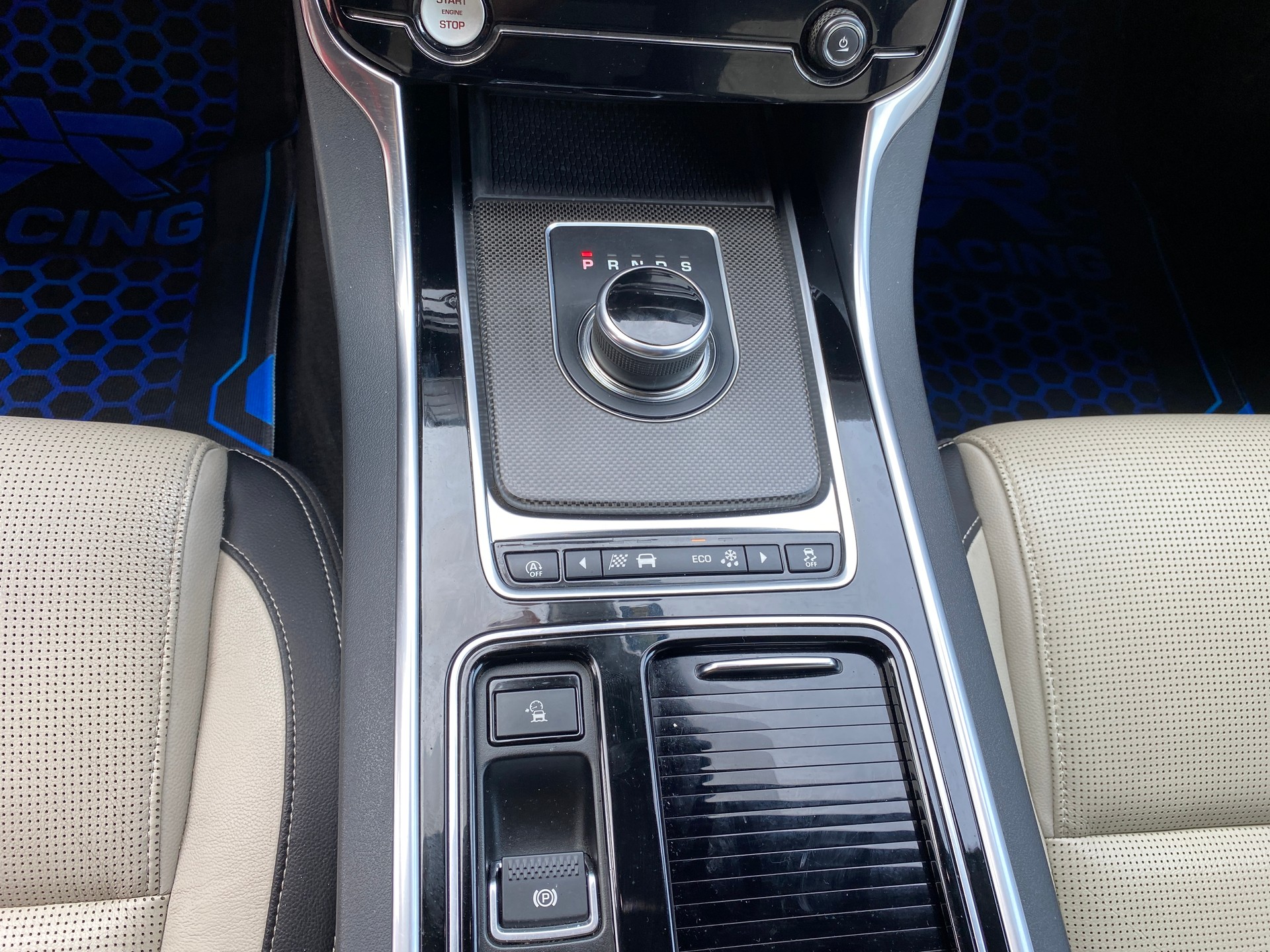 JAGUAR XE 25t 2.0 R-Sport Automatic-image-7