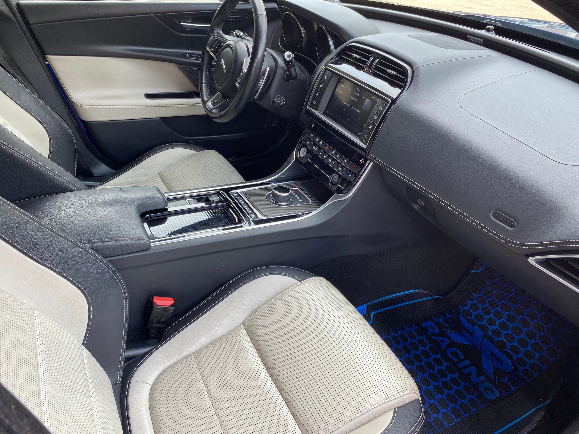 JAGUAR XE 25t 2.0 R-Sport Automatic-image-6