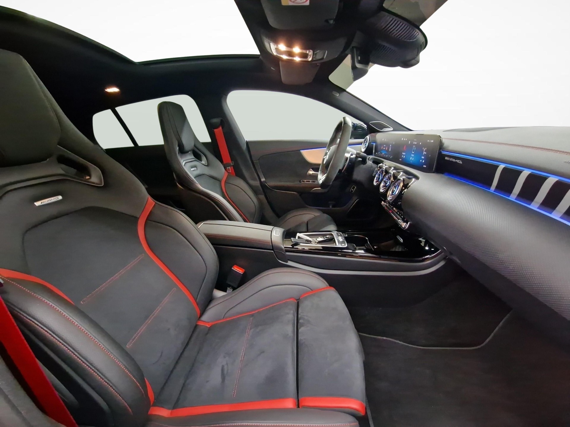 MERCEDES-BENZ CLA-Klasse X118 Shooting Brake CLA 45 S AMG 4matic+-image-9