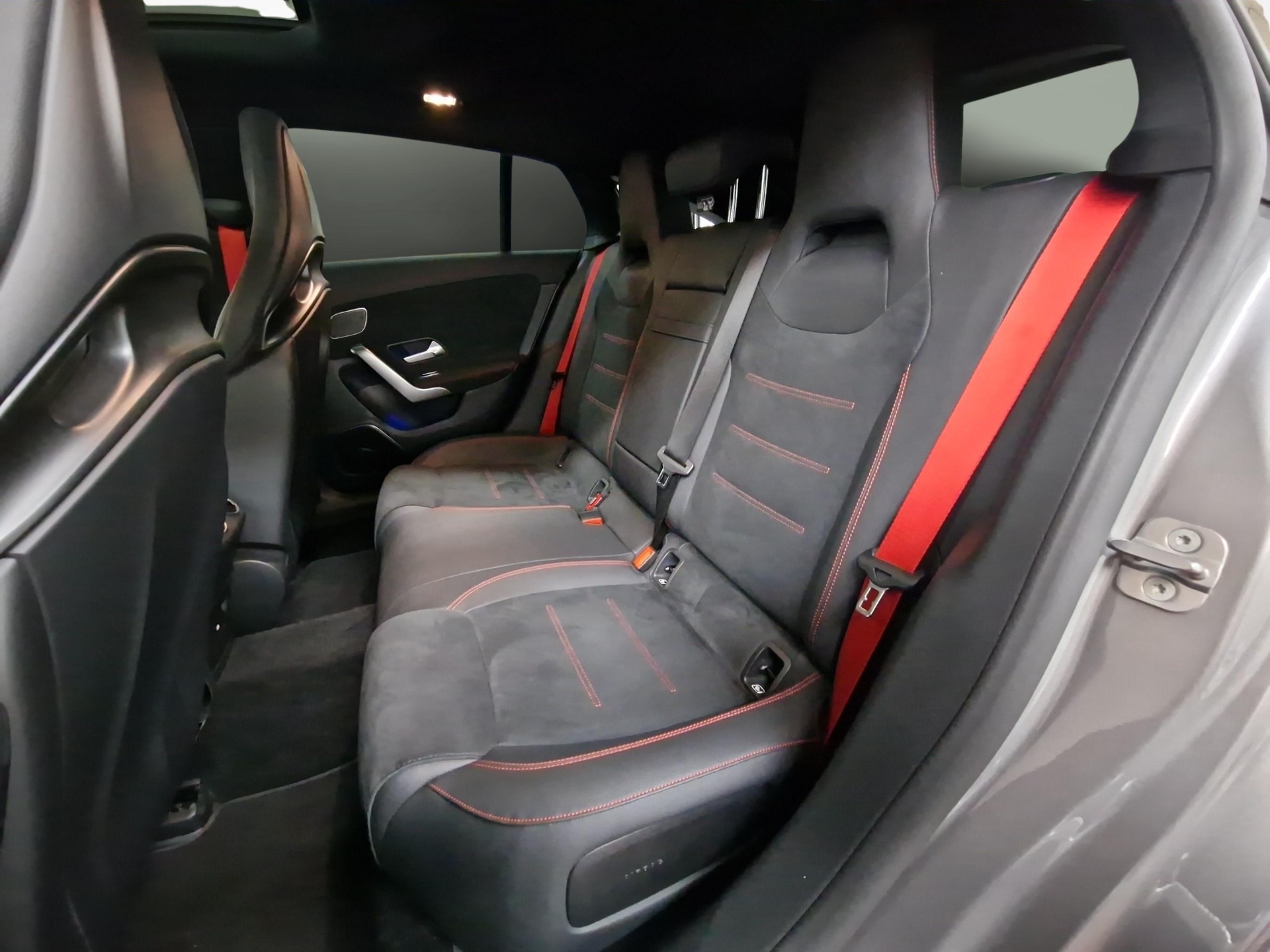 MERCEDES-BENZ CLA-Klasse X118 Shooting Brake CLA 45 S AMG 4matic+-image-10