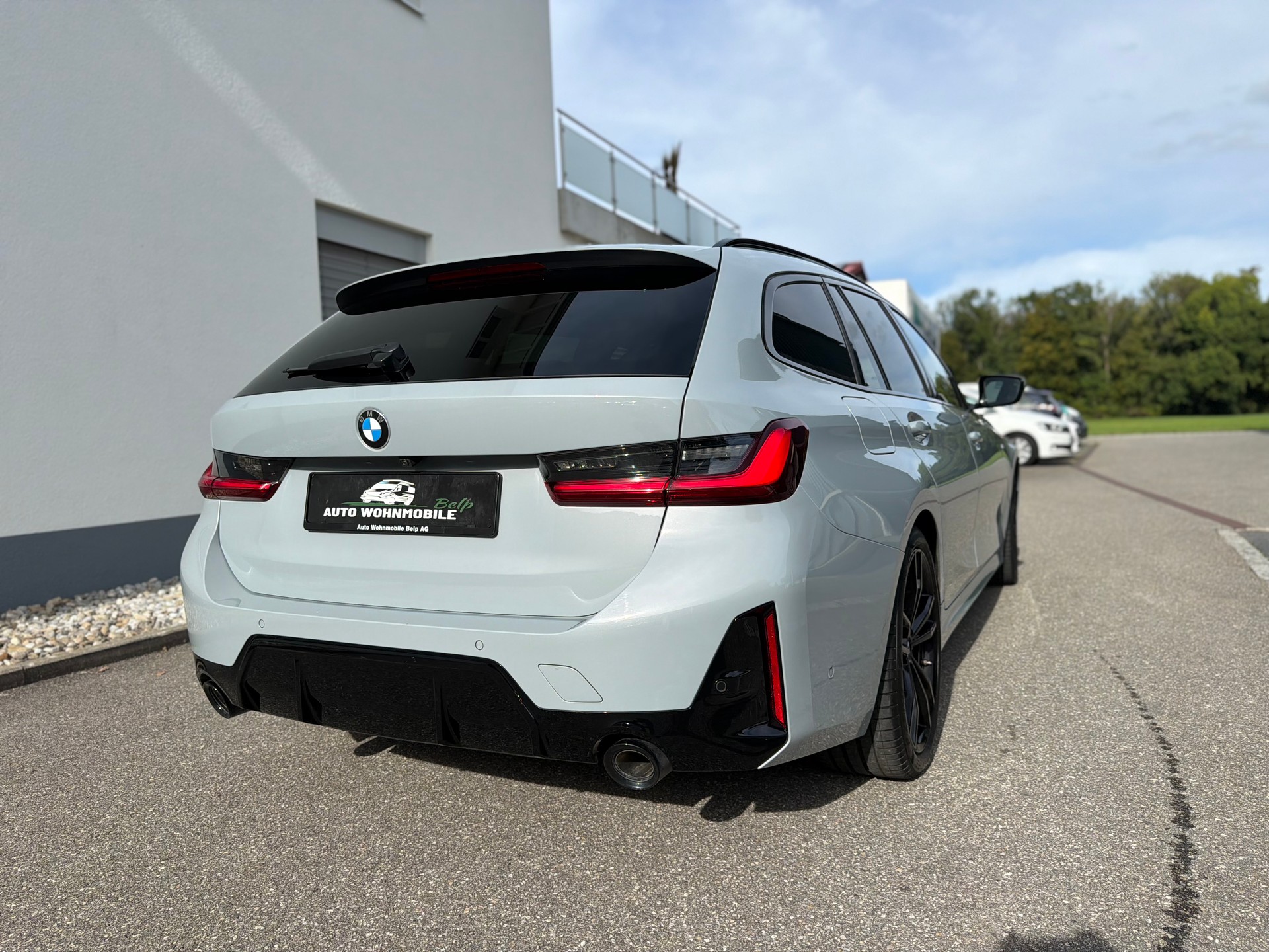 BMW 320d xDrive 48V Touring Steptronic M Sport-image-6