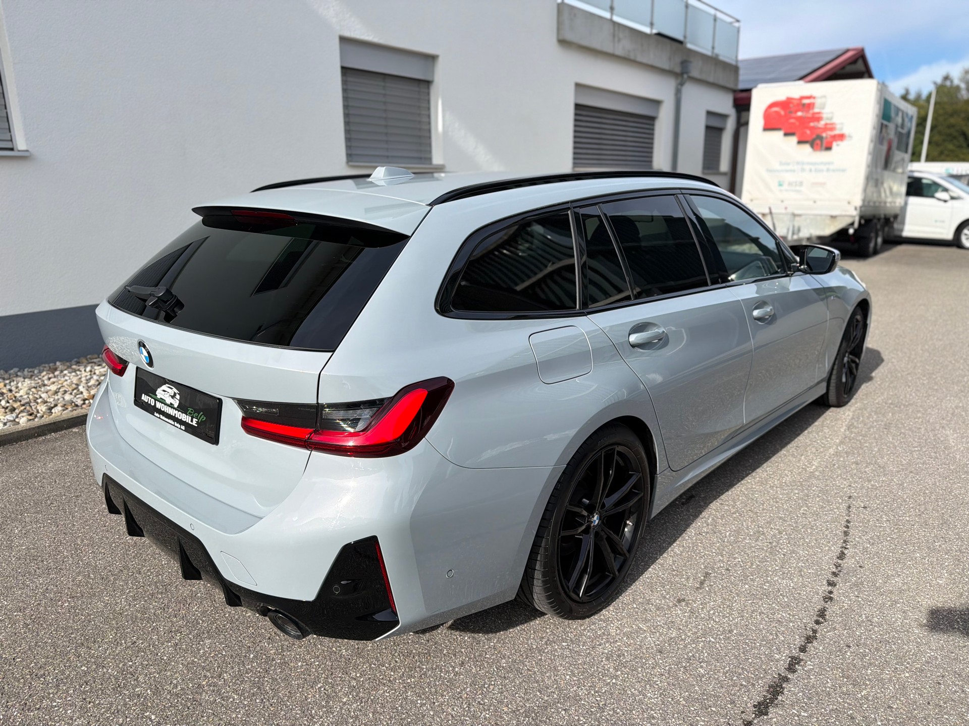 BMW 320d xDrive 48V Touring Steptronic M Sport-image-5