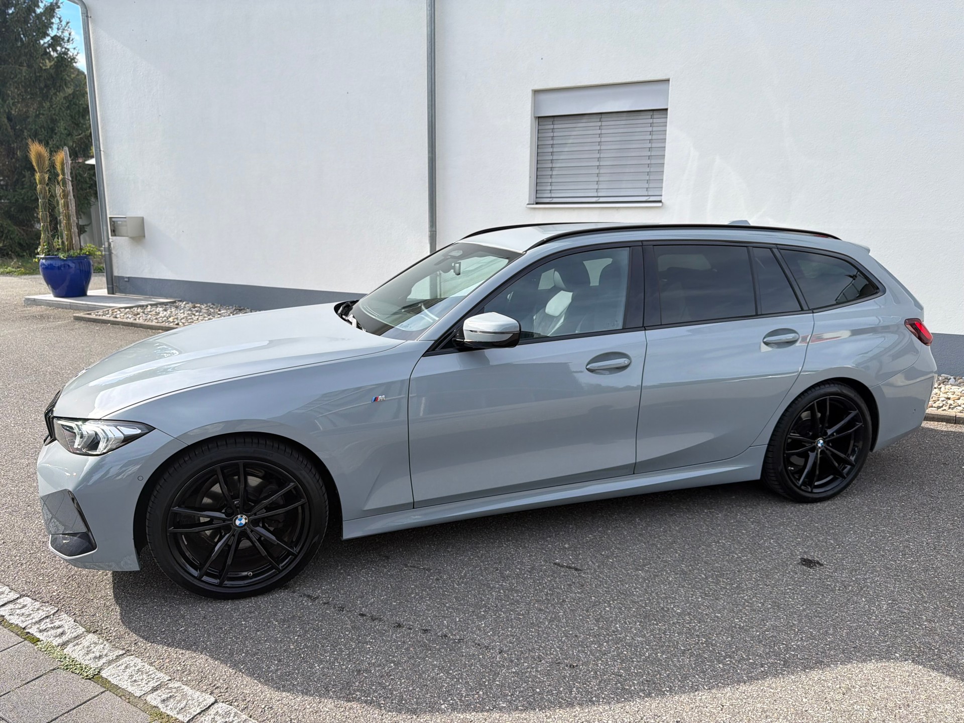 BMW 320d xDrive 48V Touring Steptronic M Sport-image-11
