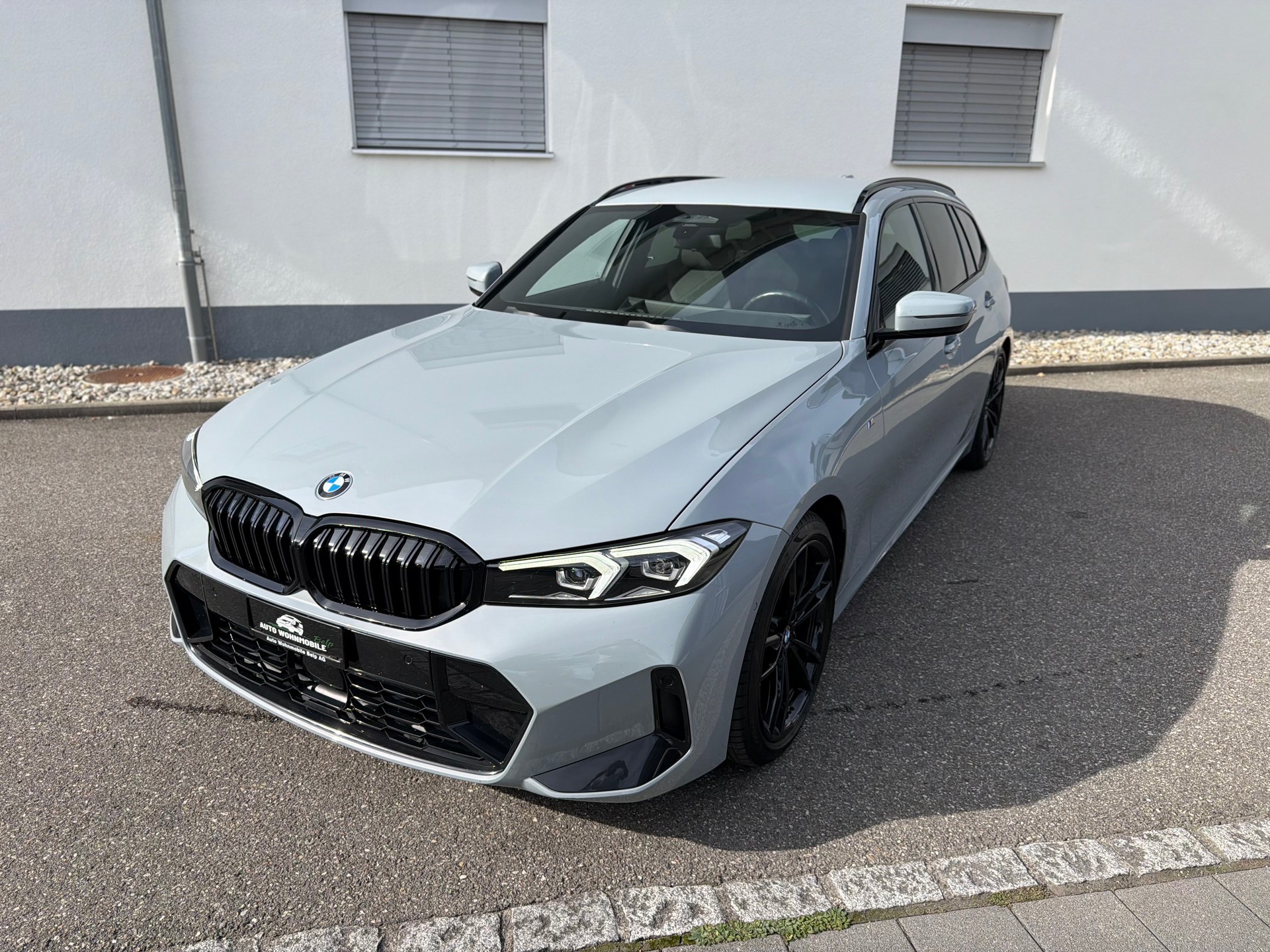 BMW 320d xDrive 48V Touring Steptronic M Sport-image-9