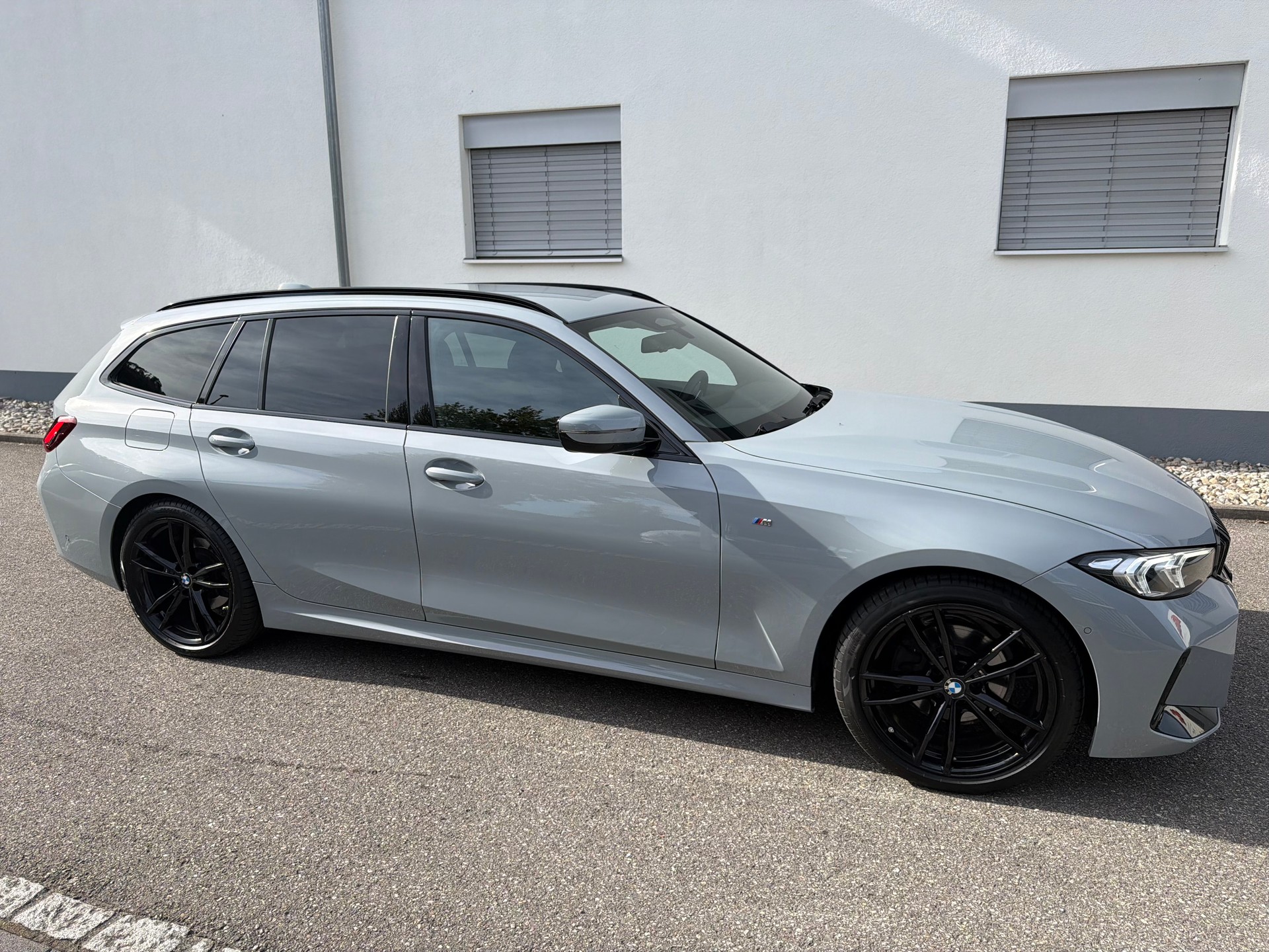 BMW 320d xDrive 48V Touring Steptronic M Sport-image-3
