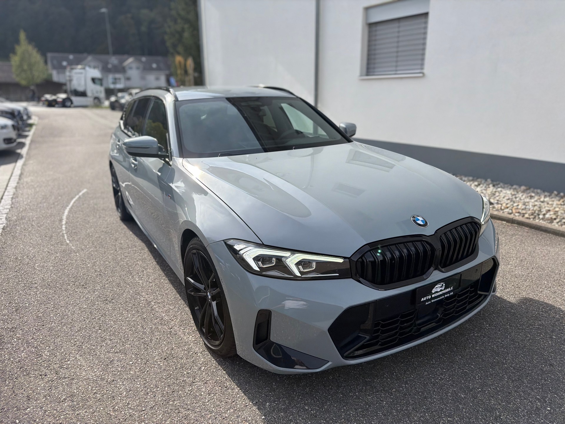 BMW 320d xDrive 48V Touring Steptronic M Sport-image-1