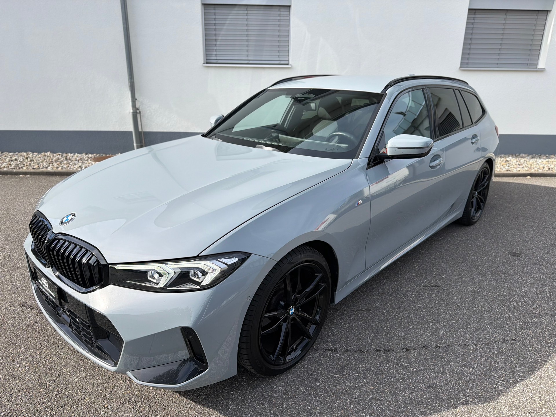 BMW 320d xDrive 48V Touring Steptronic M Sport-image-10