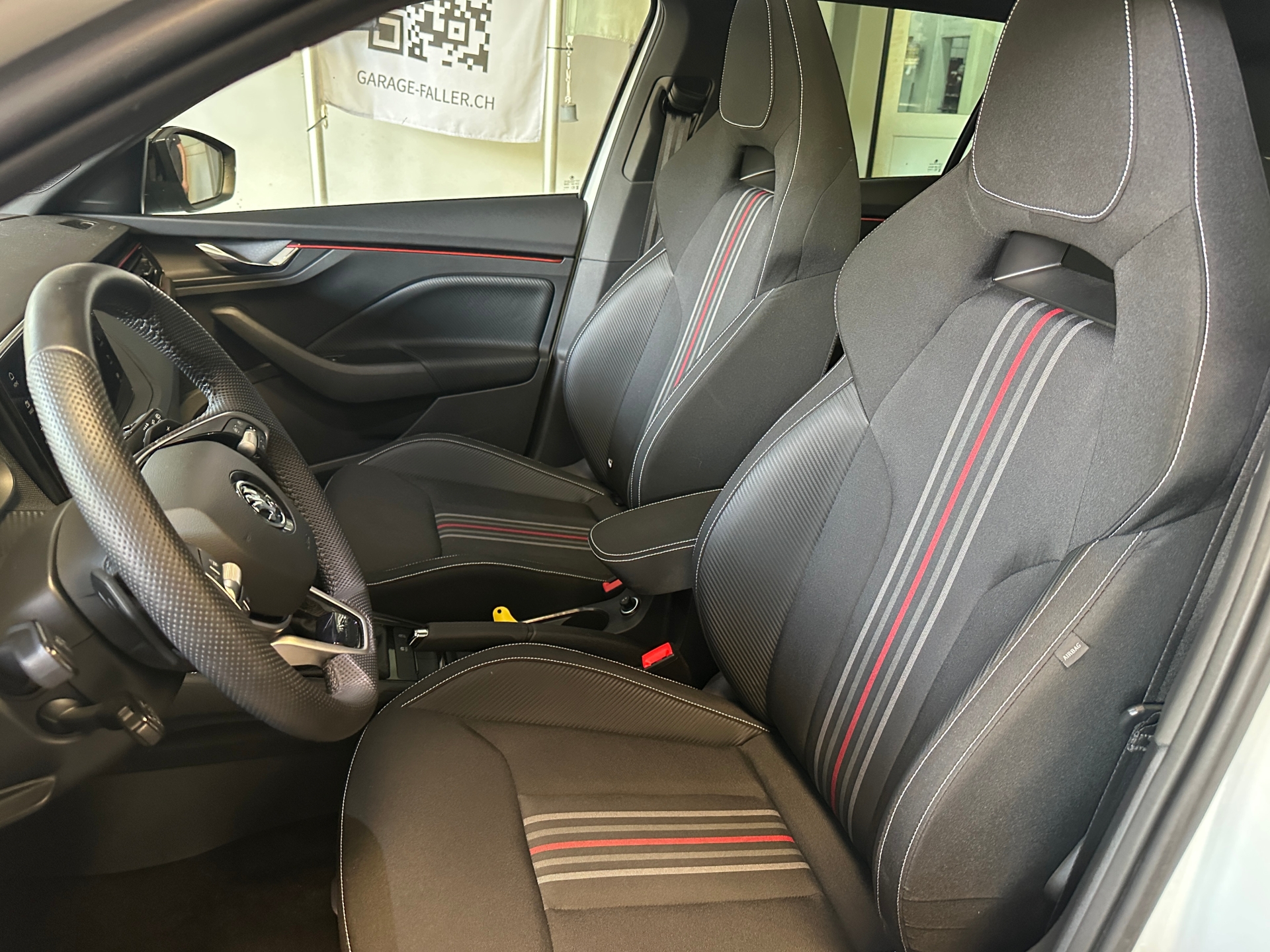 SKODA Kamiq 1.0 TSI Monte Carlo DSG-image-8