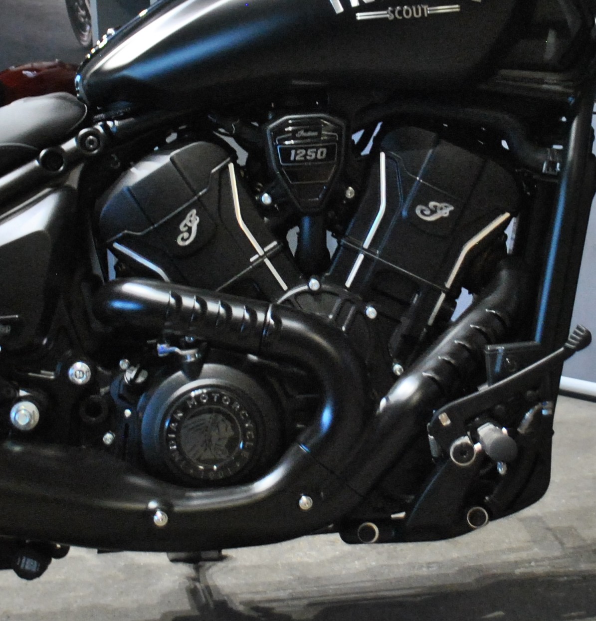 INDIAN Scout Bobber L+T-image-9