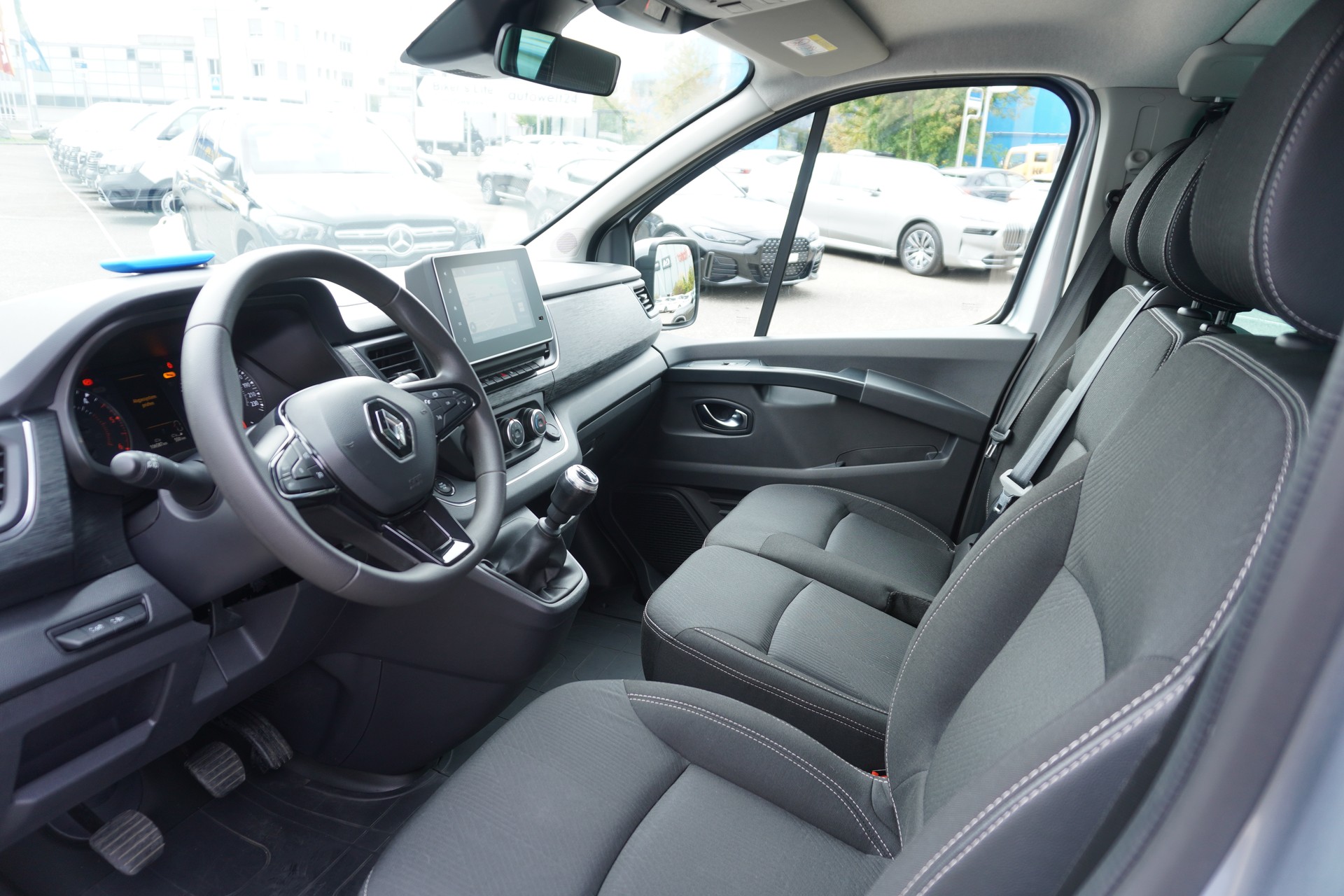 RENAULT Trafic Blue dCi 150 Grand Passenger Techno 9-PLÄTZER!!!-image-9